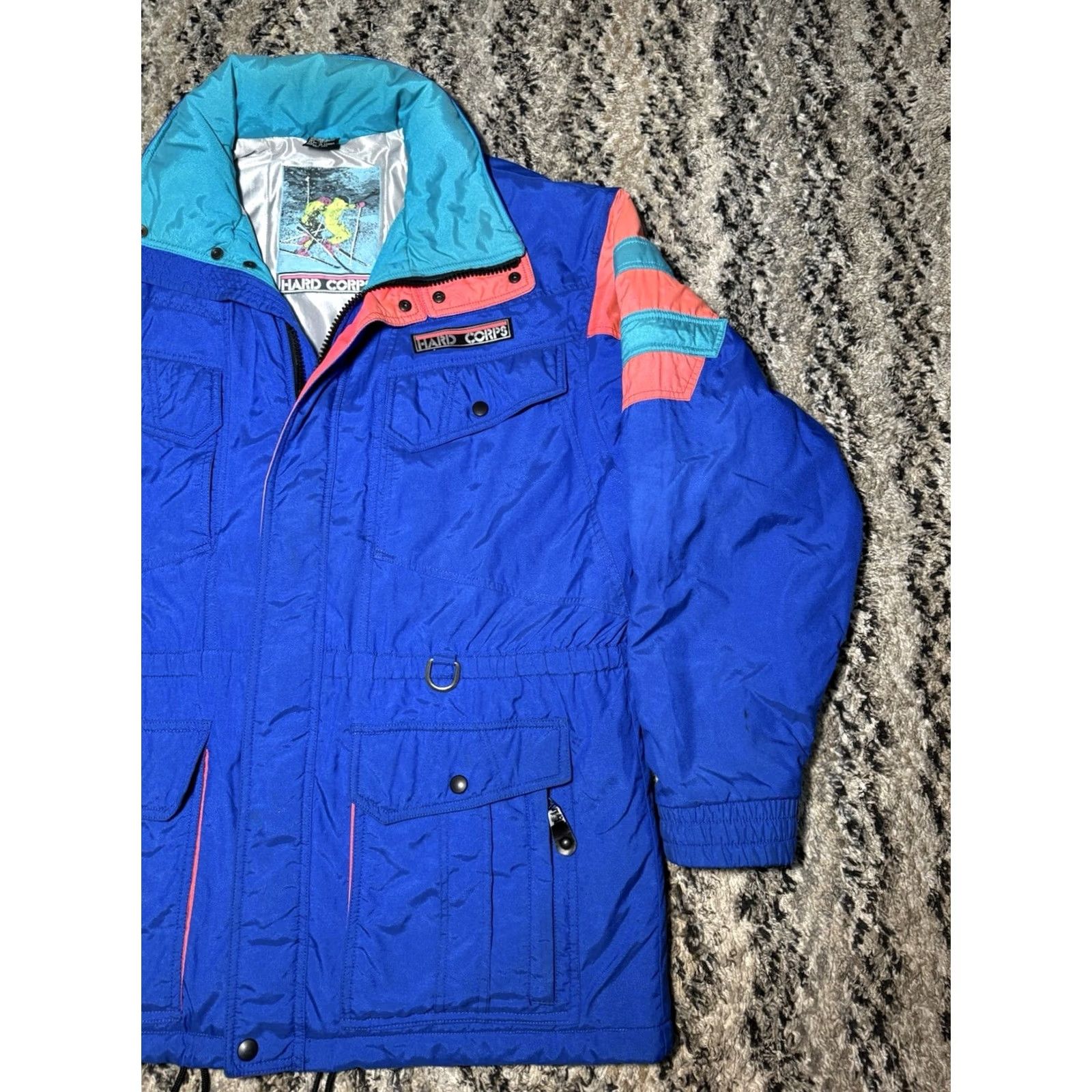 Vintage VINTAGE Hard Corps US Ski Team Jacket Mens Large Bomber Jacket Long Neon Blue Pink Zipped Pockets Hooded Insulated Winter Skiing USA 80s 90s Size US L / EU 52-54 / 3 - 2 Thumbnail