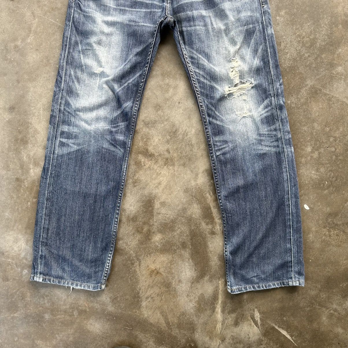 Levi's Vintage Levi’s 504 Sick Distressed Faded Denim Jean Pant W32 Size US 32 / EU 48 - 2 Thumbnail