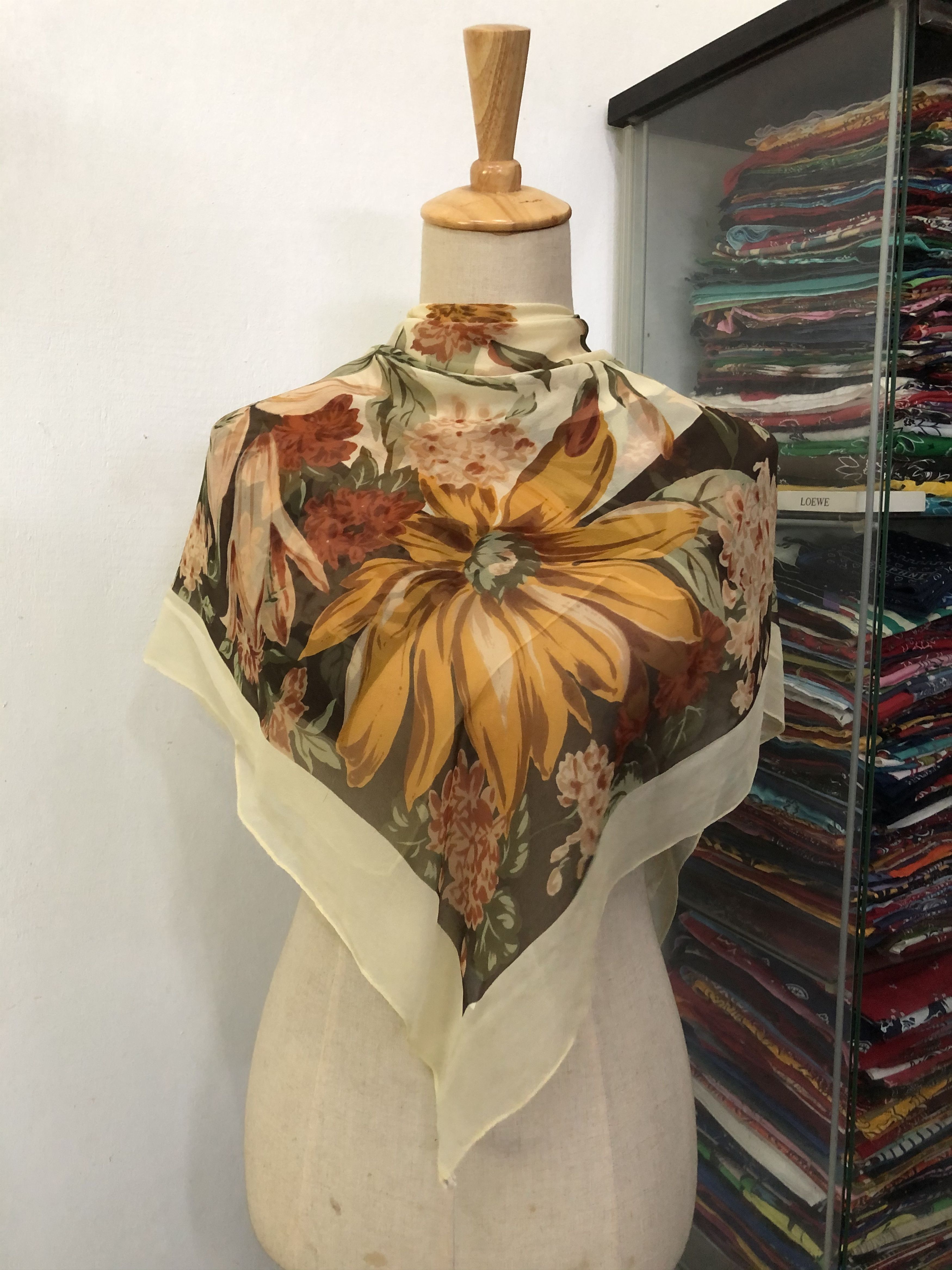 Vintage Vintage Silk Scarf Size ONE SIZE - 1 Thumbnail