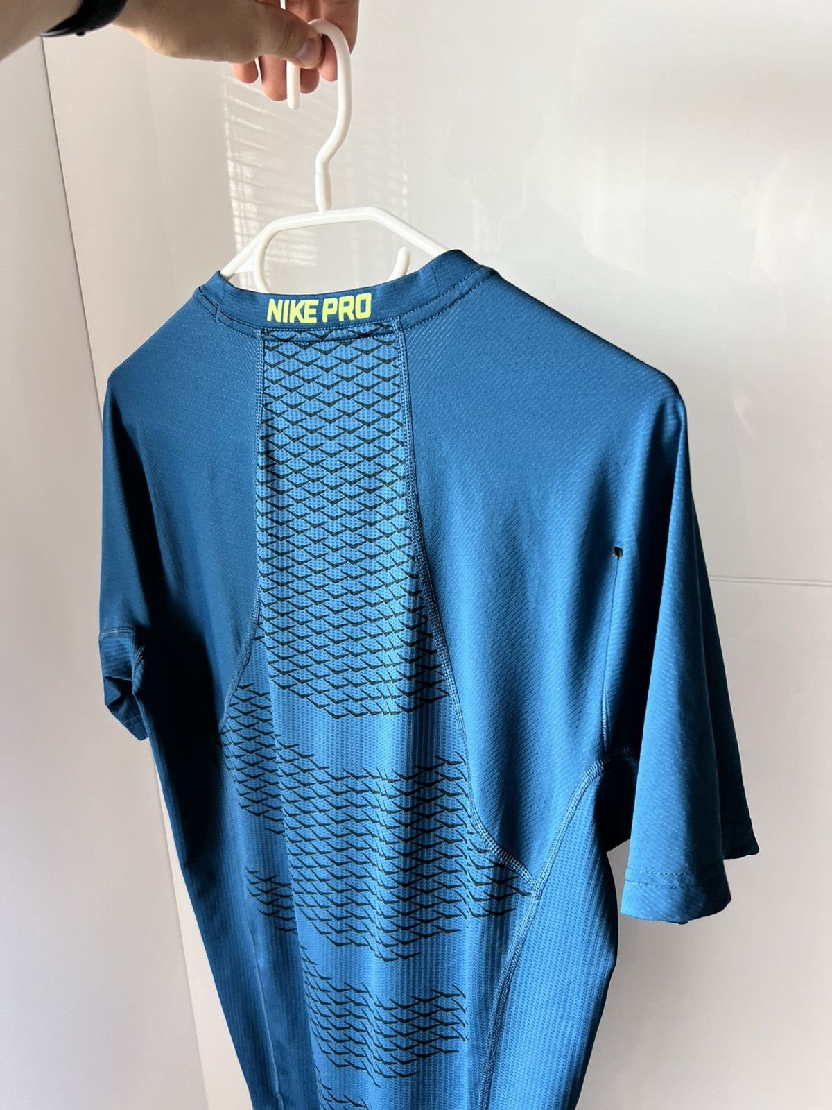 Nike ‼️Nike Pro Combat Hypercool Pitted Onyx Tyle Gym T-Shirt‼️ Size US S / EU 44-46 / 1 - 7 Thumbnail
