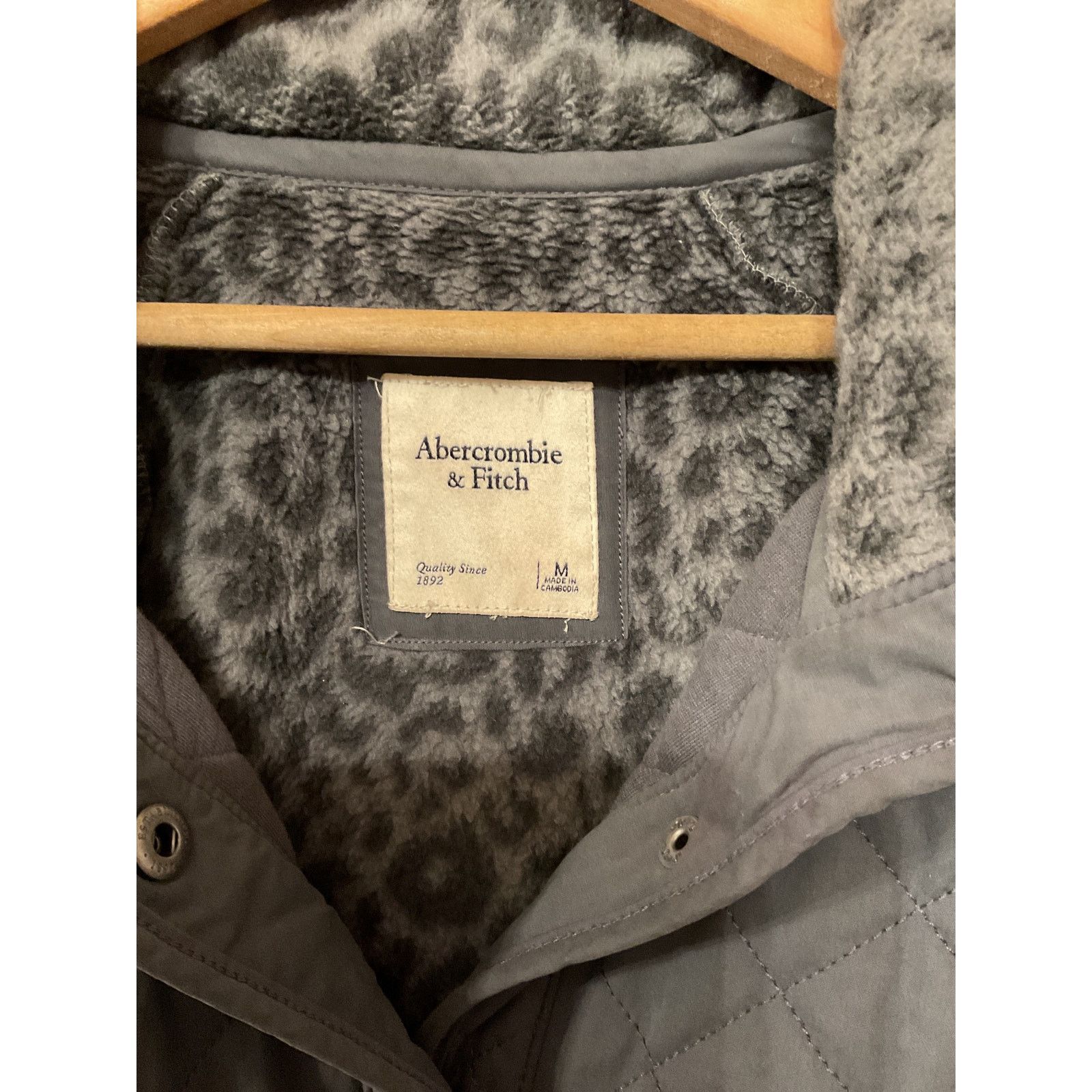 Abercrombie & Fitch Abercrombie&Fitch Gray Quilted Leopard Snap Button Fleece, M Size M / US 6-8 / IT 42-44 - 7 Thumbnail