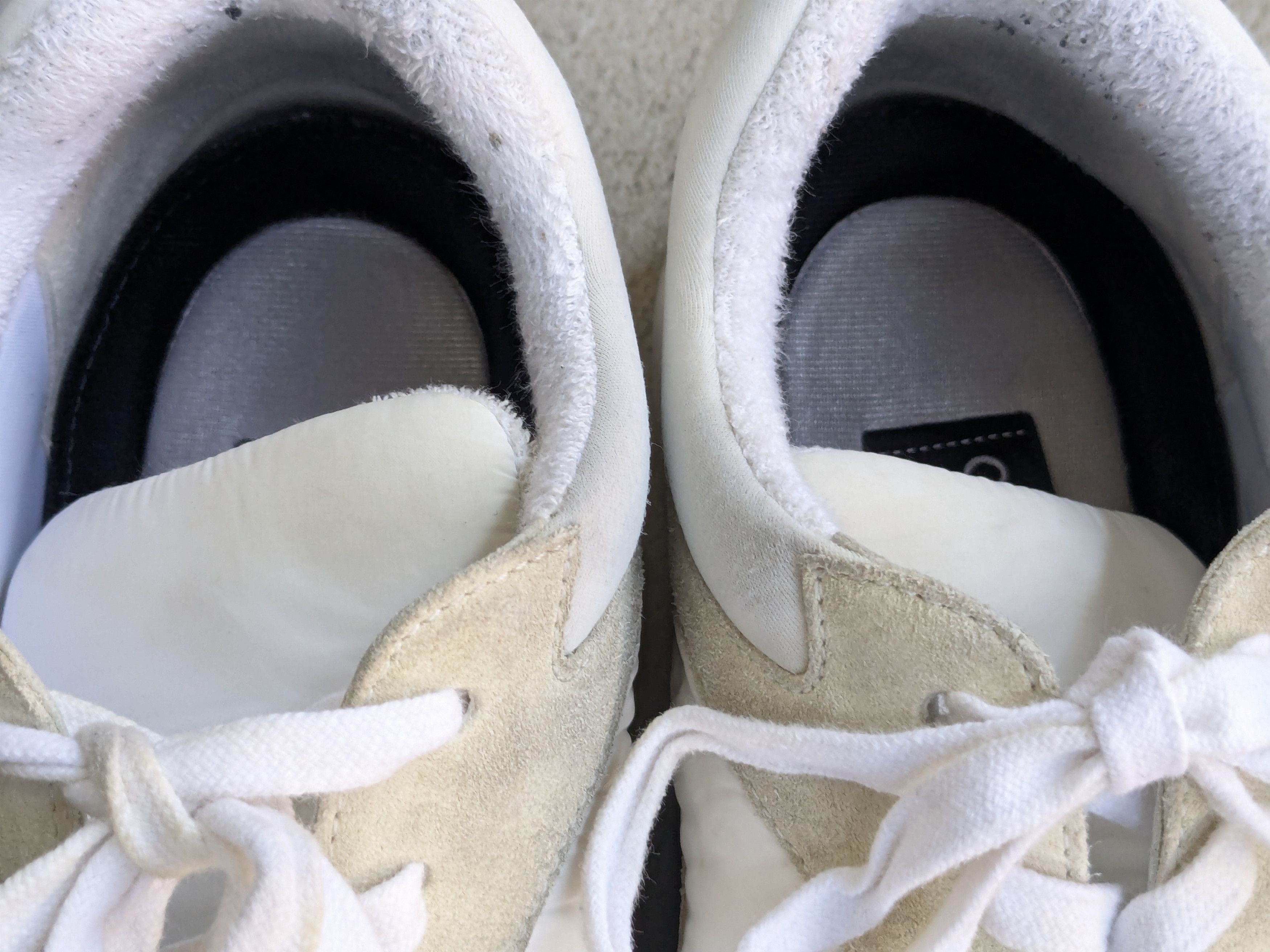 Chanel Chanel CC Logo Runners Sneakers White Cream 9 42 Suede Size US 9 / EU 42 - 3 Thumbnail