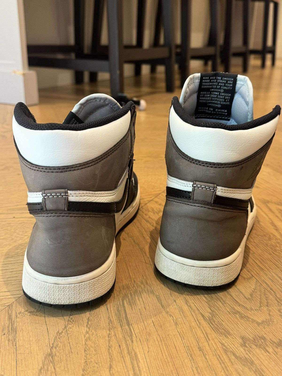 Nike Jordan 1 Retro High Top Dark Mocha Size US 7 / EU 40 - 4 Thumbnail