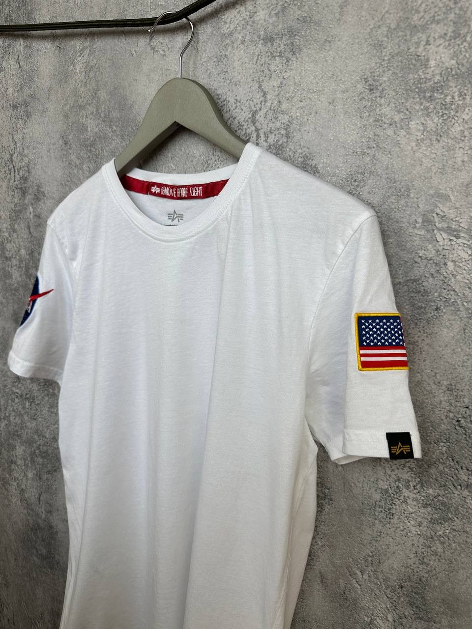 Alpha Industries Alpha Industries NASA Logo Patch T-Shirt White Tee Size US M / EU 48-50 / 2 - 5 Thumbnail
