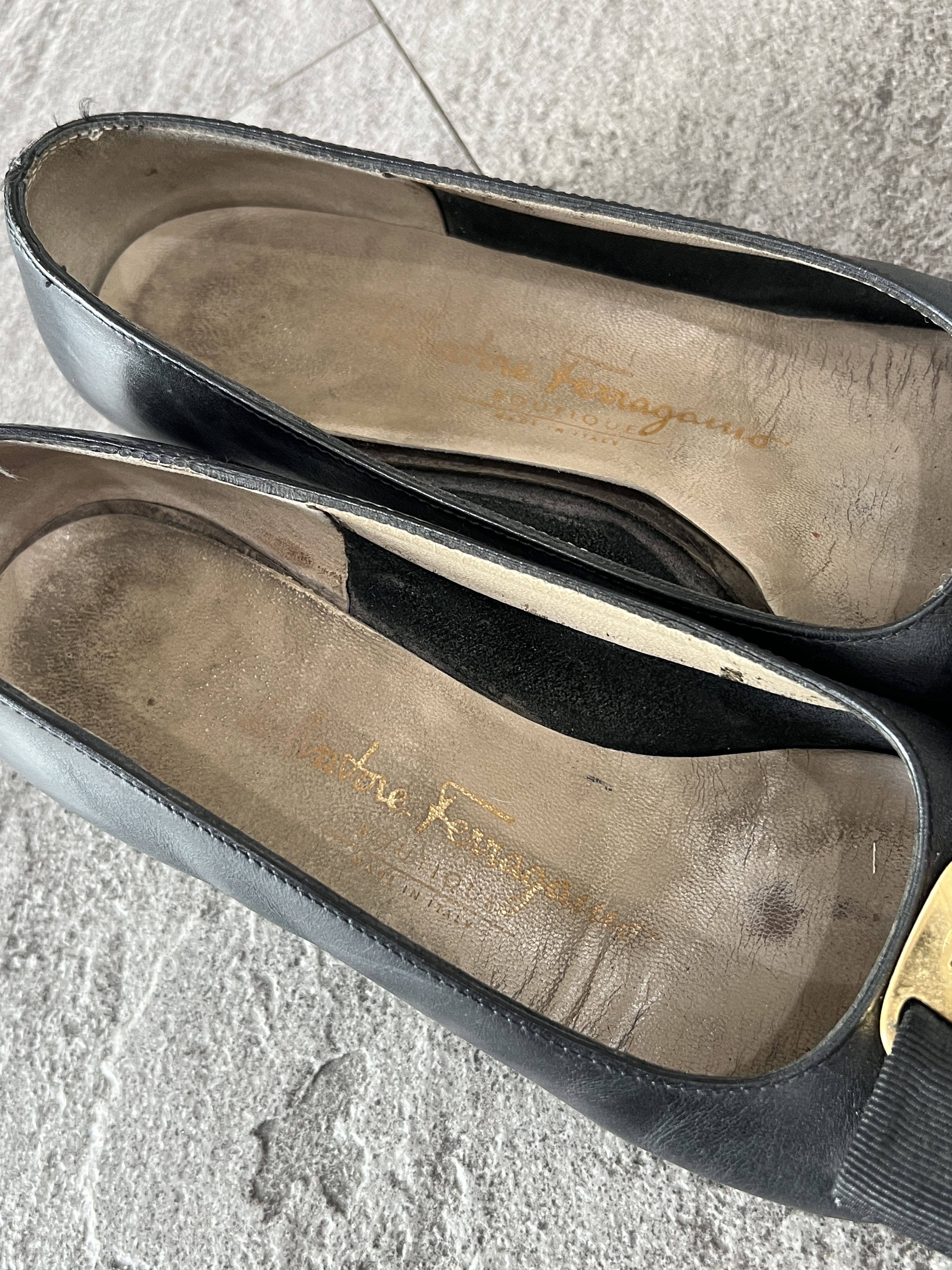 Salvatore Ferragamo Ferragamo Vara Bow Heels Black Leather Size 5C Size US 5 / IT 35 - 6 Thumbnail