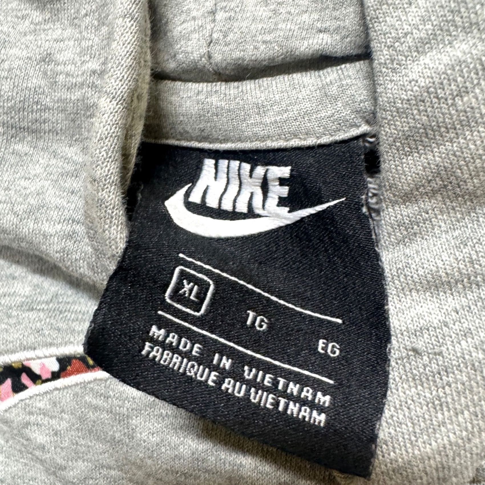 Nike Nike Hoodie Women's XL Gray Floral Cropped Pullover Embroidered Activewear Size XL / US 12-14 / IT 48-50 - 3 Thumbnail