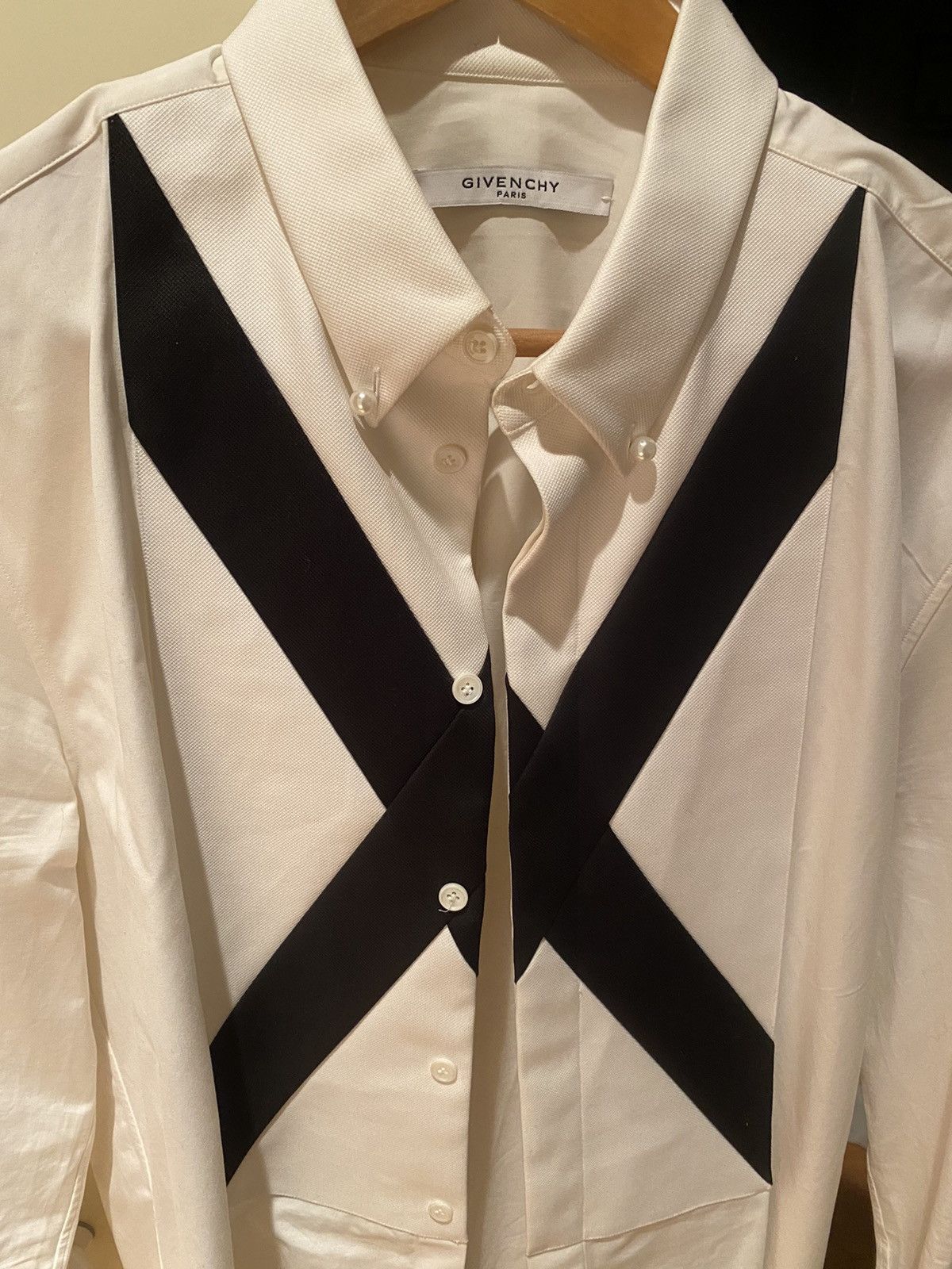 Givenchy Givenchy Pearl collar X shirt Size US M / EU 48-50 / 2 - 1 Thumbnail