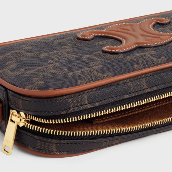 Celine o1w1db10125 10J582EGP Size: OS / Cuir Triomphe Shoulder Bag Size ONE SIZE - 4 Thumbnail