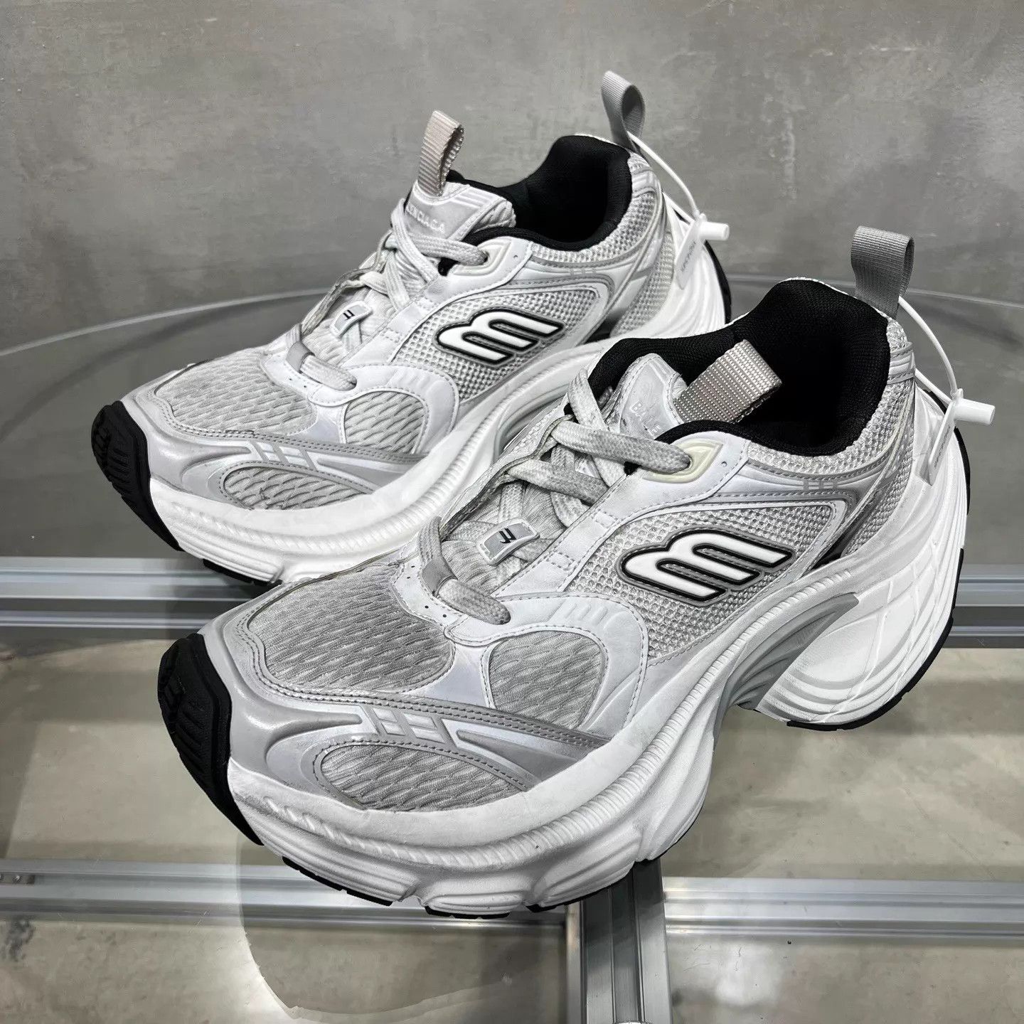 Balenciaga Balenciaga 10XL distressed white gray dad shoe 40 Size US 7 / EU 40 - 2 Thumbnail