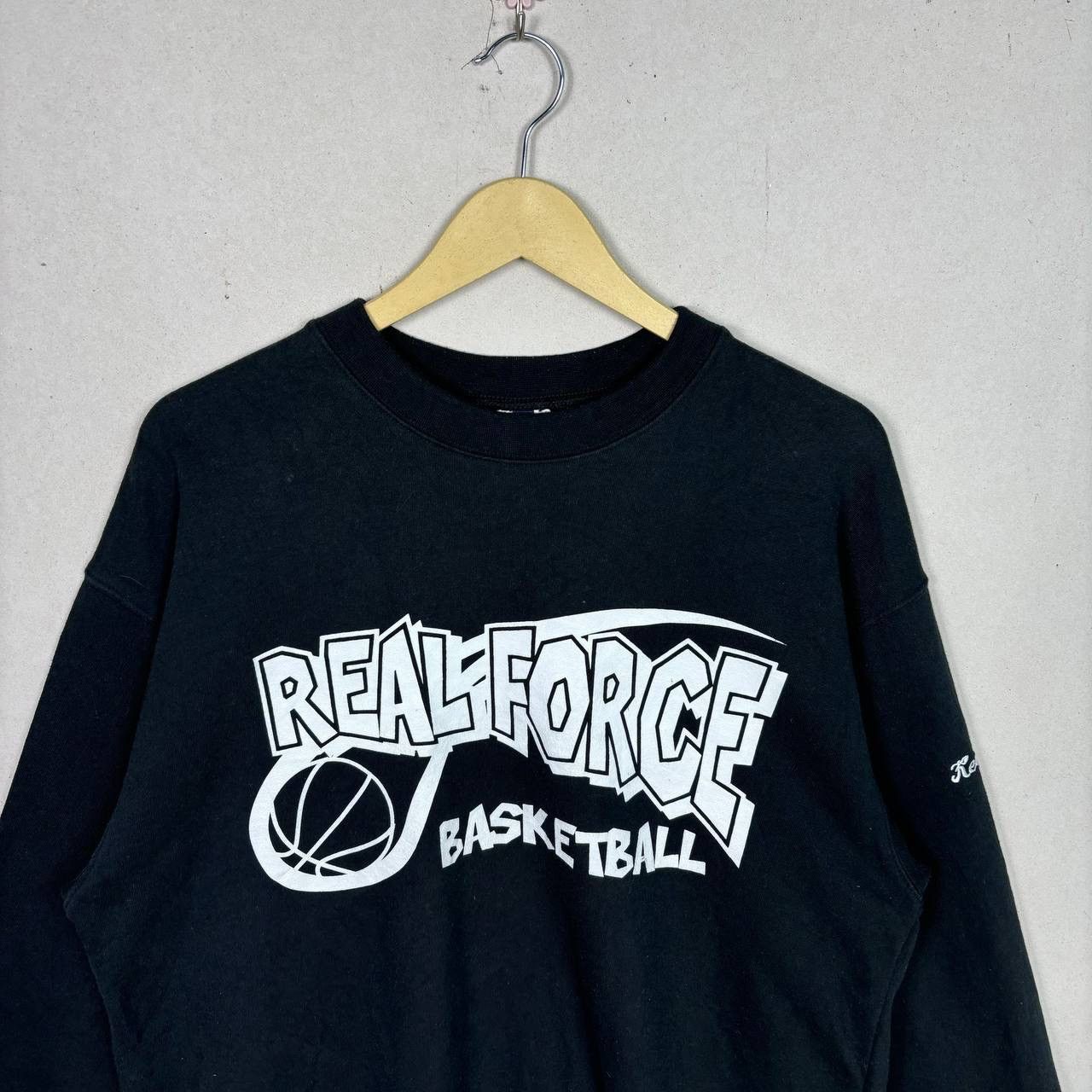 Japanese Brand Vintage Real Force Basketball Graphic Crewneck Sweatshirt Size US L / EU 52-54 / 3 - 3 Thumbnail