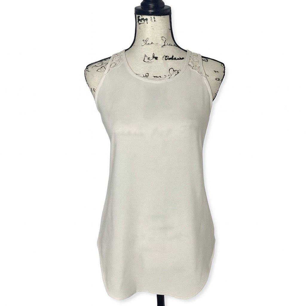 Van Heusen Van Heusen White Lace Back Sleeveless Blouse Size XS Button Size XS / US 0-2 / IT 36-38 - 1 Thumbnail