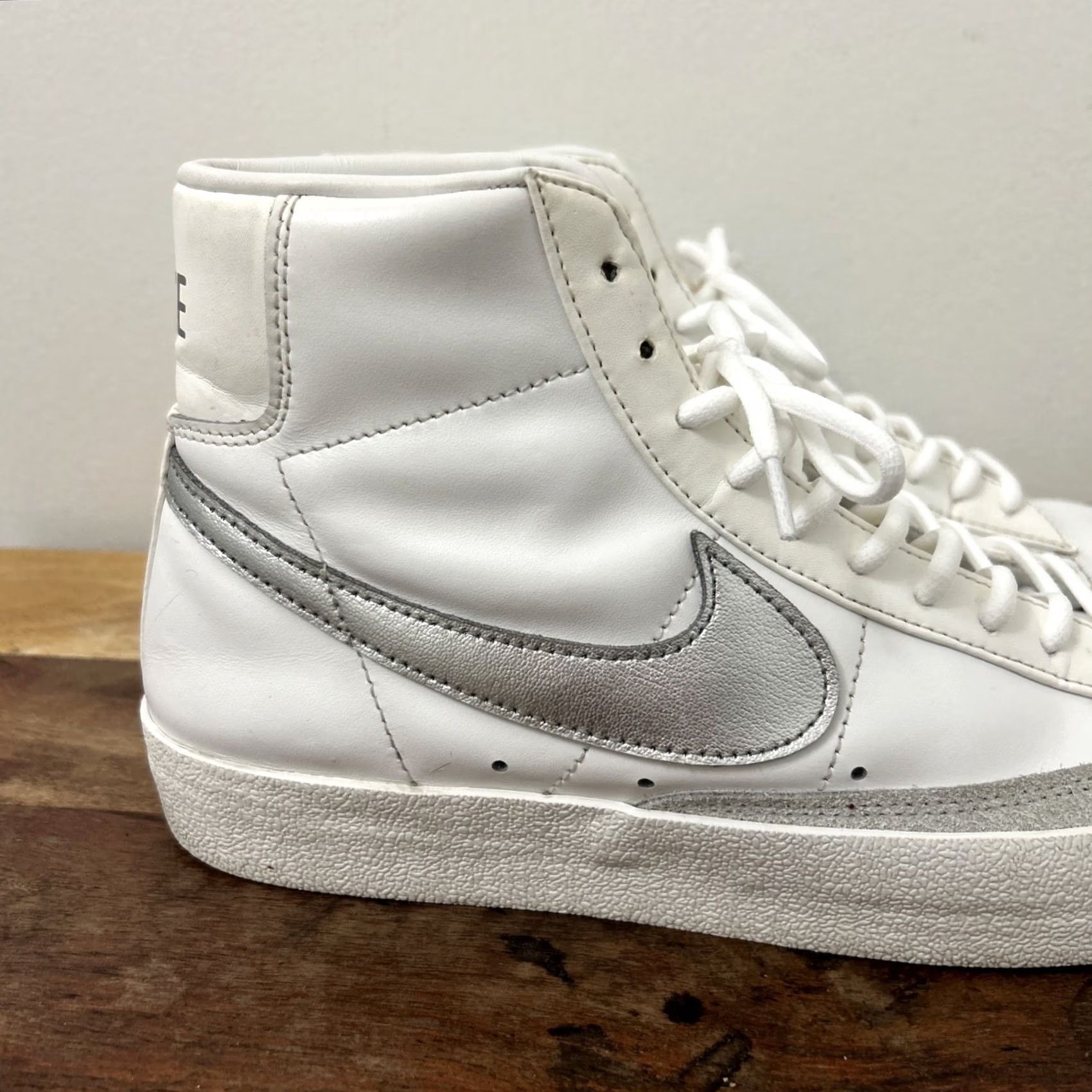 Nike Nike Blazer Mid ’77 Womens Sz 10 Summit White Silver Athletic Shoes CZ1055-112 Size M / US 6-8 / IT 42-44 - 2 Thumbnail