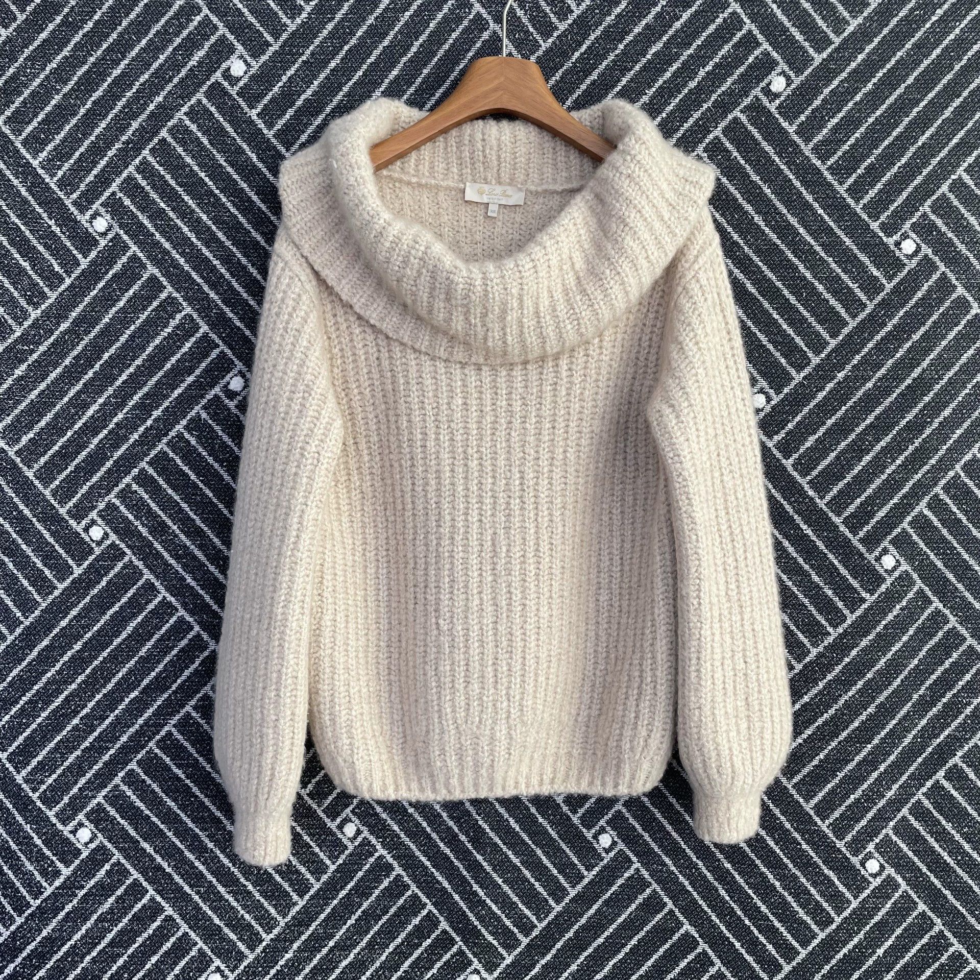 Loro Piana Loro Piana Cashmere Cocoon Turtleneck Women's Cream XS Size XS / US 0-2 / IT 36-38 - 1 Thumbnail