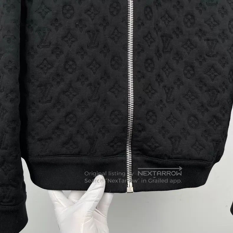 Louis Vuitton Louis Vuitton Black logo embossed cotton hooded drawstring Size US S / EU 44-46 / 1 - 9 Thumbnail