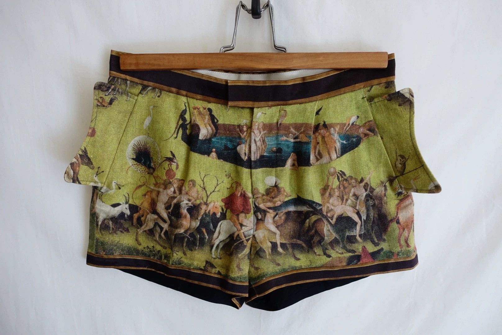 Undercover Undercover Takahashi Shield Out-Of-Print Boz Shorts -DMC Size US 33 - 1 Thumbnail