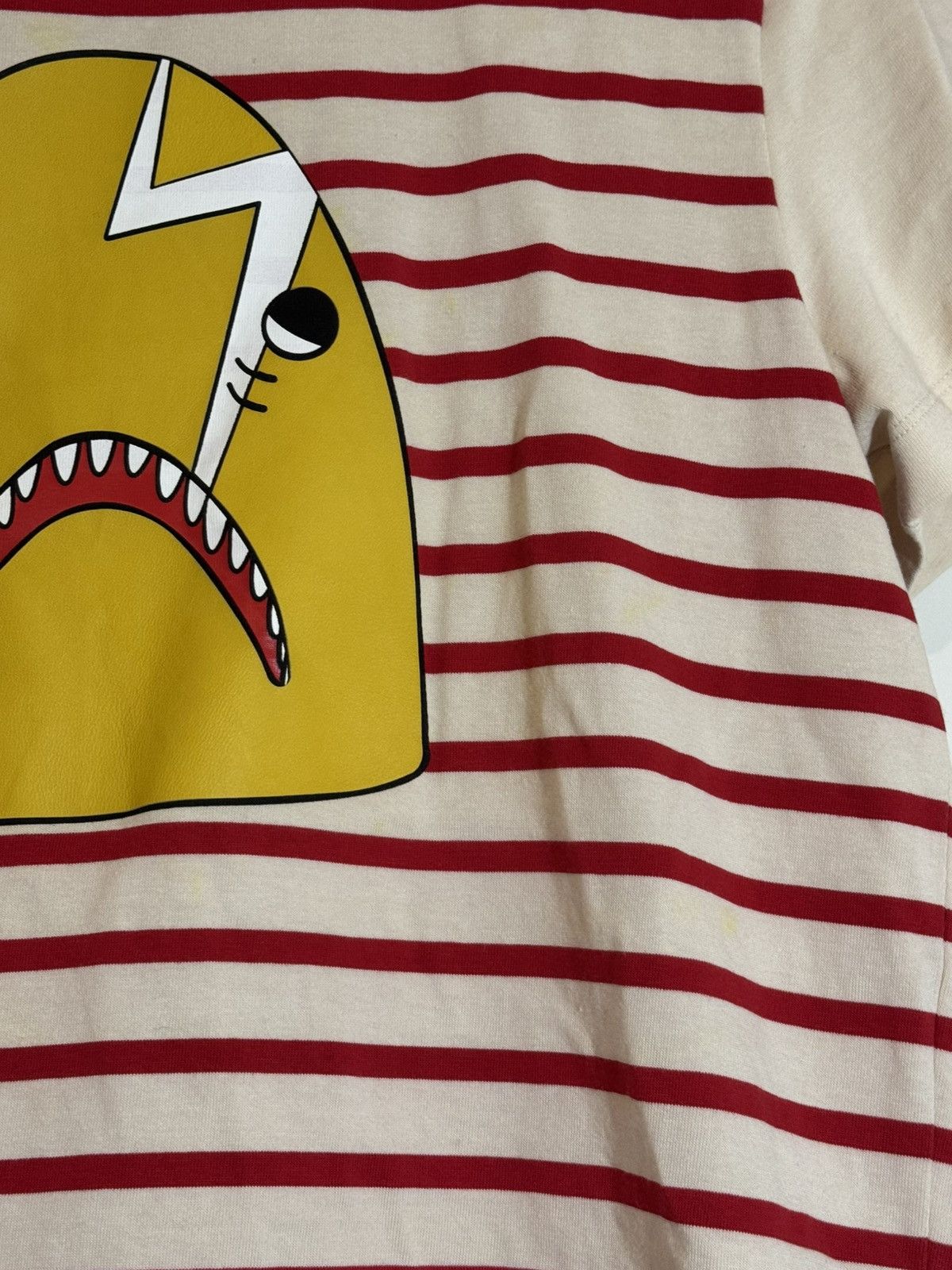 Moncler Moncler Yellow Shark Red Stripe Cream White T-shirts Size US XL / EU 56 / 4 - 7 Thumbnail
