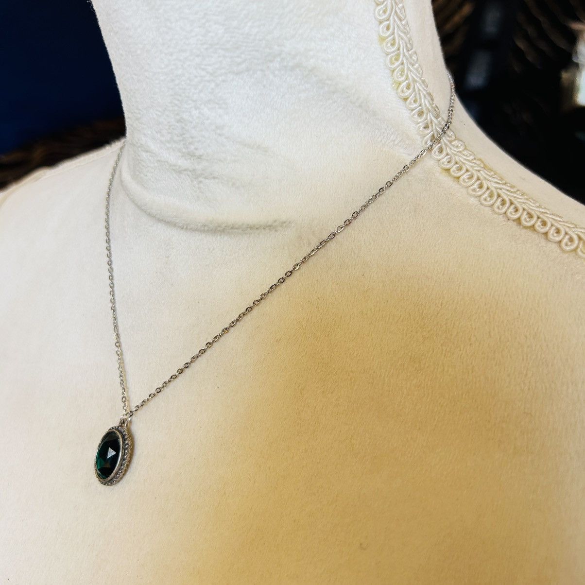 Handmade Handcrafted emerald green oval glass pendant necklace Size ONE SIZE - 4 Thumbnail