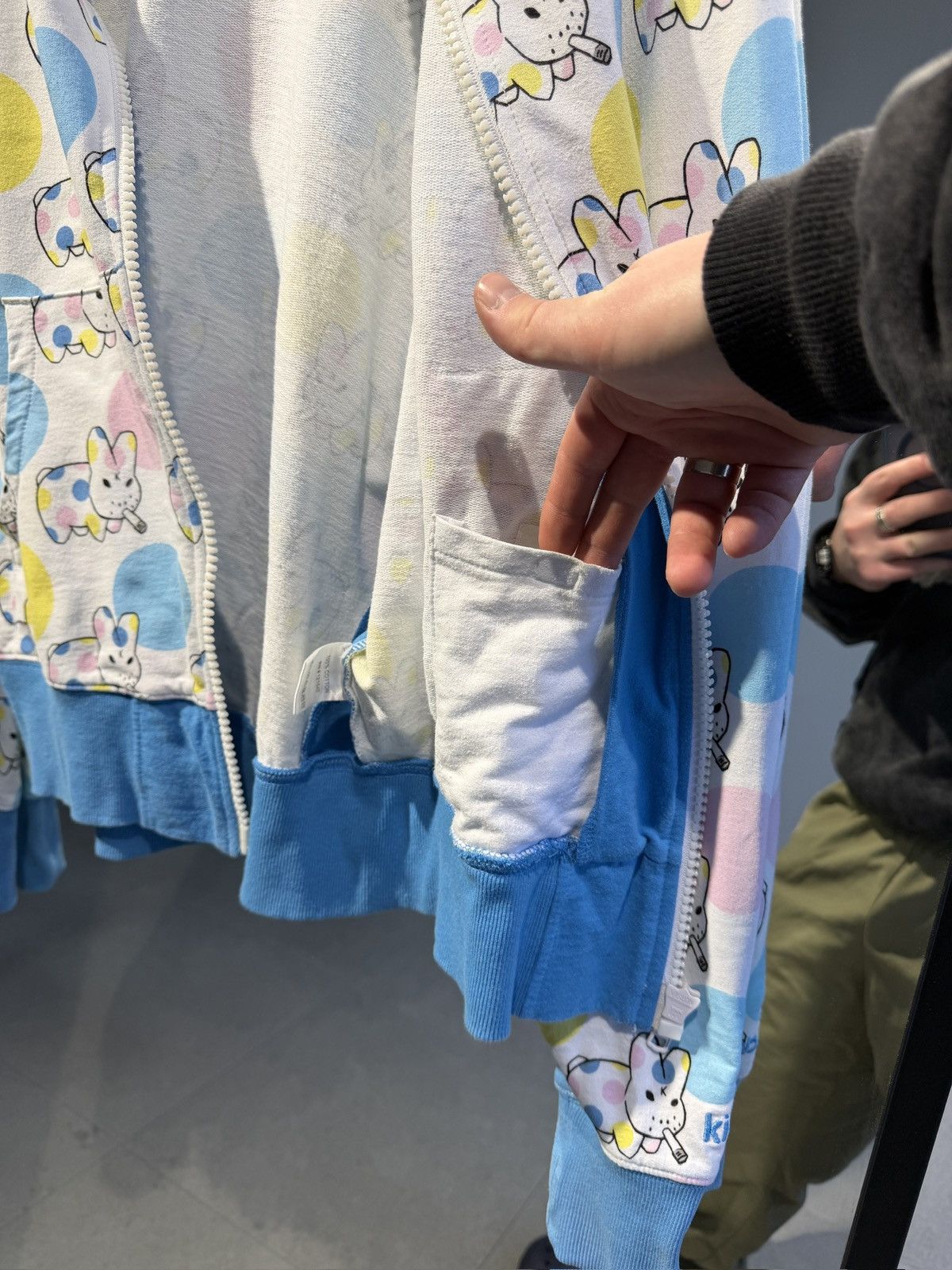 Kid Robot KID ROBOT Limited 6 of 256 zip hoodie overprint size S Size US S / EU 44-46 / 1 - 9 Thumbnail