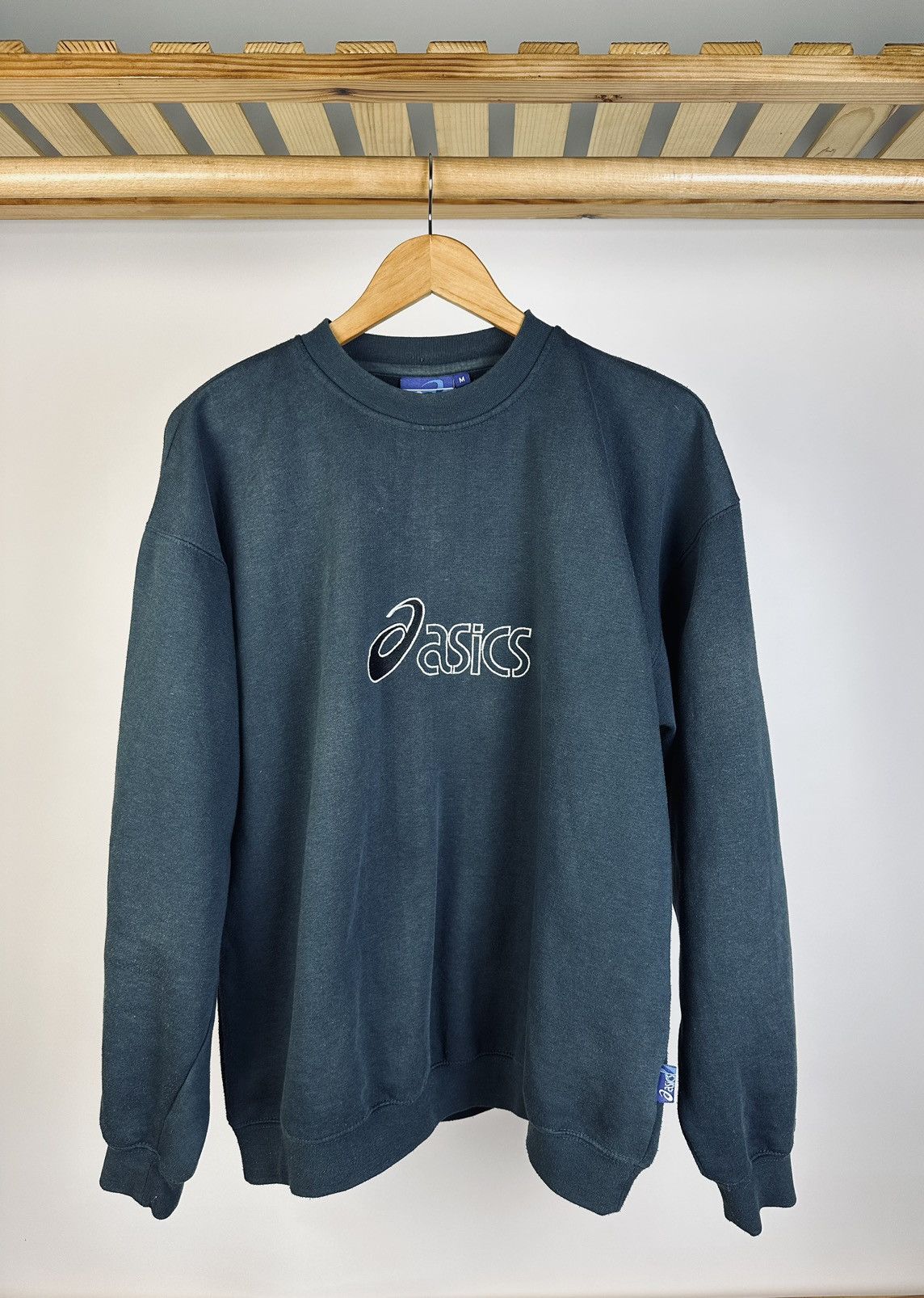Asics Vintage Asics Sweatshirt Central Logo Y2K Size US M / EU 48-50 / 2 - 1 Thumbnail