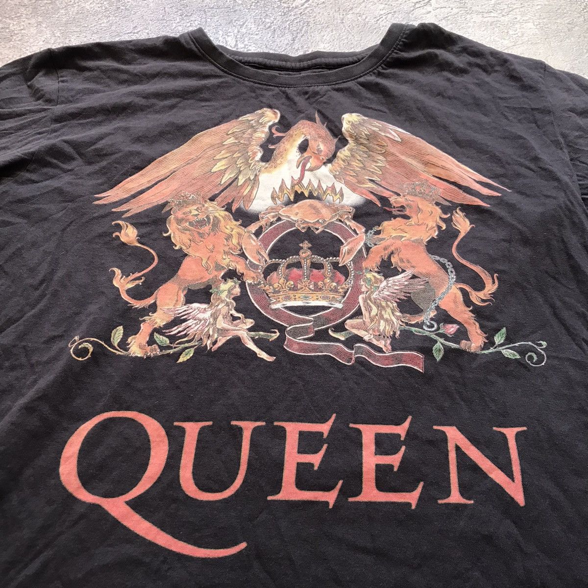Vintage Vintage 90s Queen Band Graphic Tee Sun Faded Grunge Slim M Size US M / EU 48-50 / 2 - 2 Thumbnail