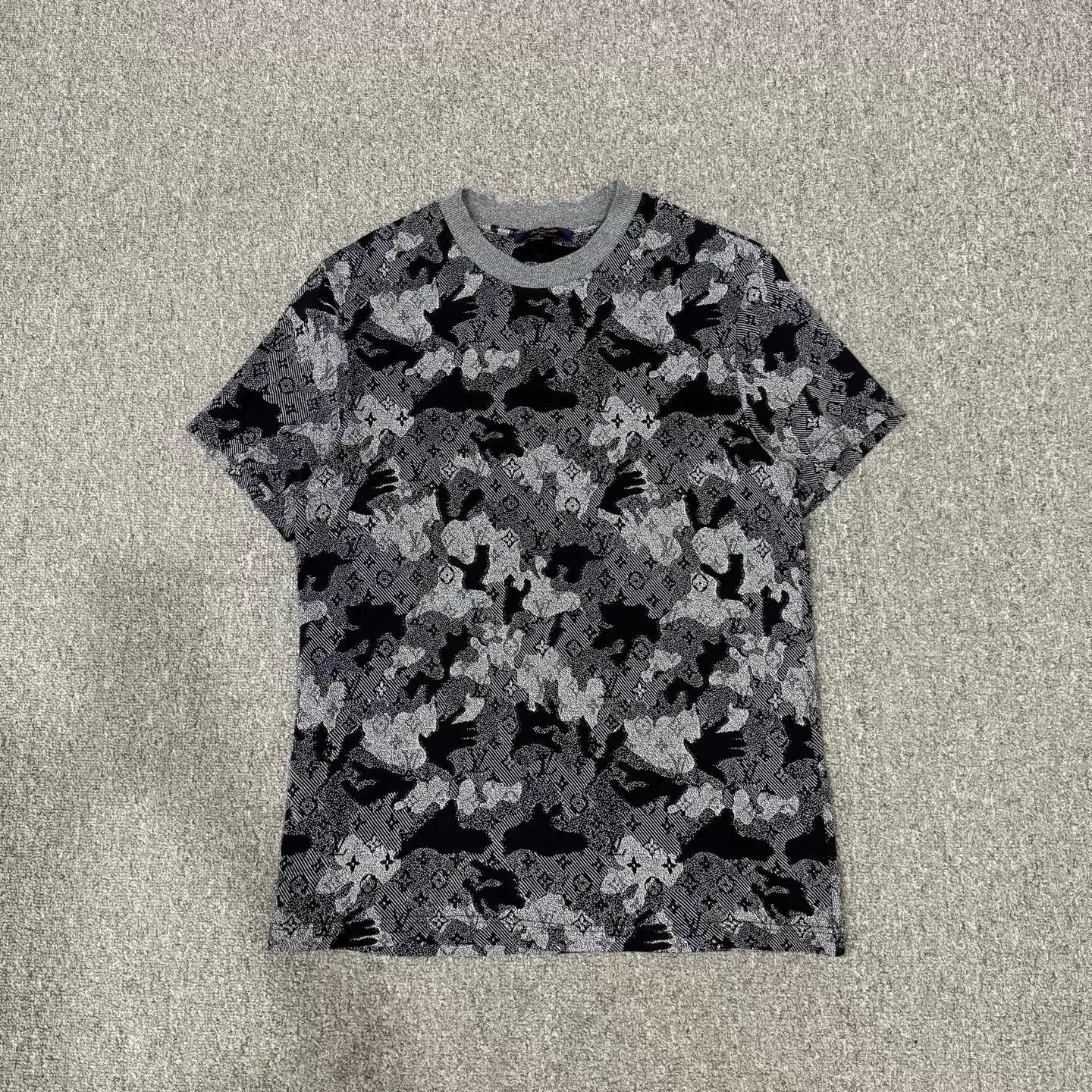 Louis Vuitton LV All Over Monogram Short Sleeve T-Shirt L 95 New Size L / US 10 / IT 46 - 1 Thumbnail