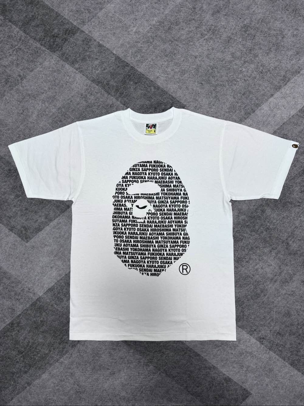 Bape A Bathing Ape Logo Graphic T-Shirt Size M Size US M / EU 48-50 / 2 - 1 Thumbnail