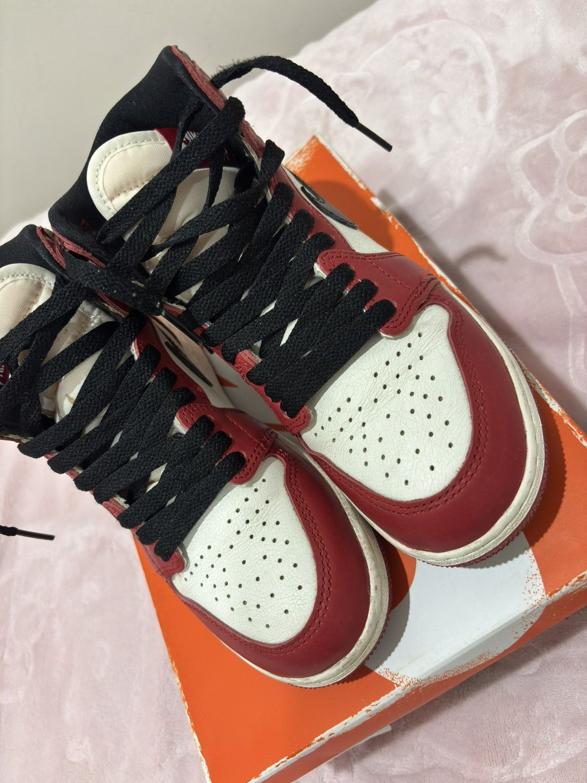 Jordan Brand Jordan 1 Retro High OG Chicago Lost and Found (GS) Size US 6 / IT 36 - 5 Thumbnail