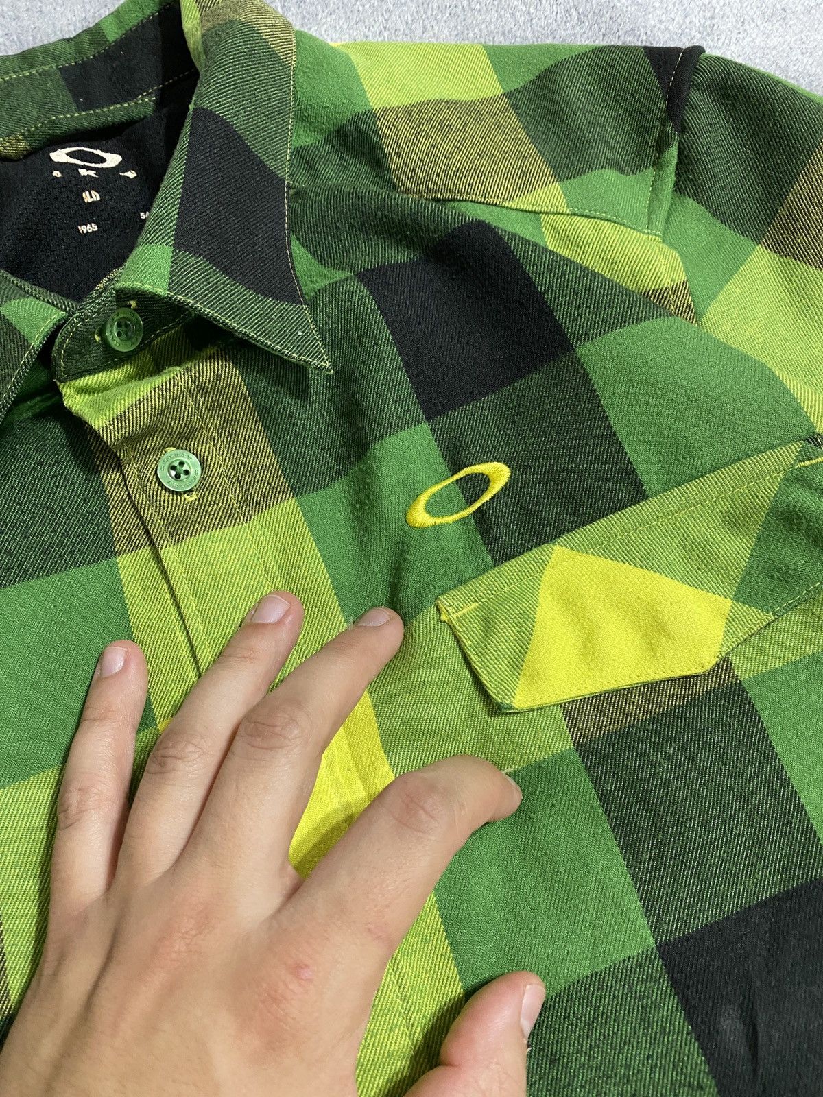 Oakley Vintage Y2k Oakley shirt Size US L / EU 52-54 / 3 - 8 Thumbnail