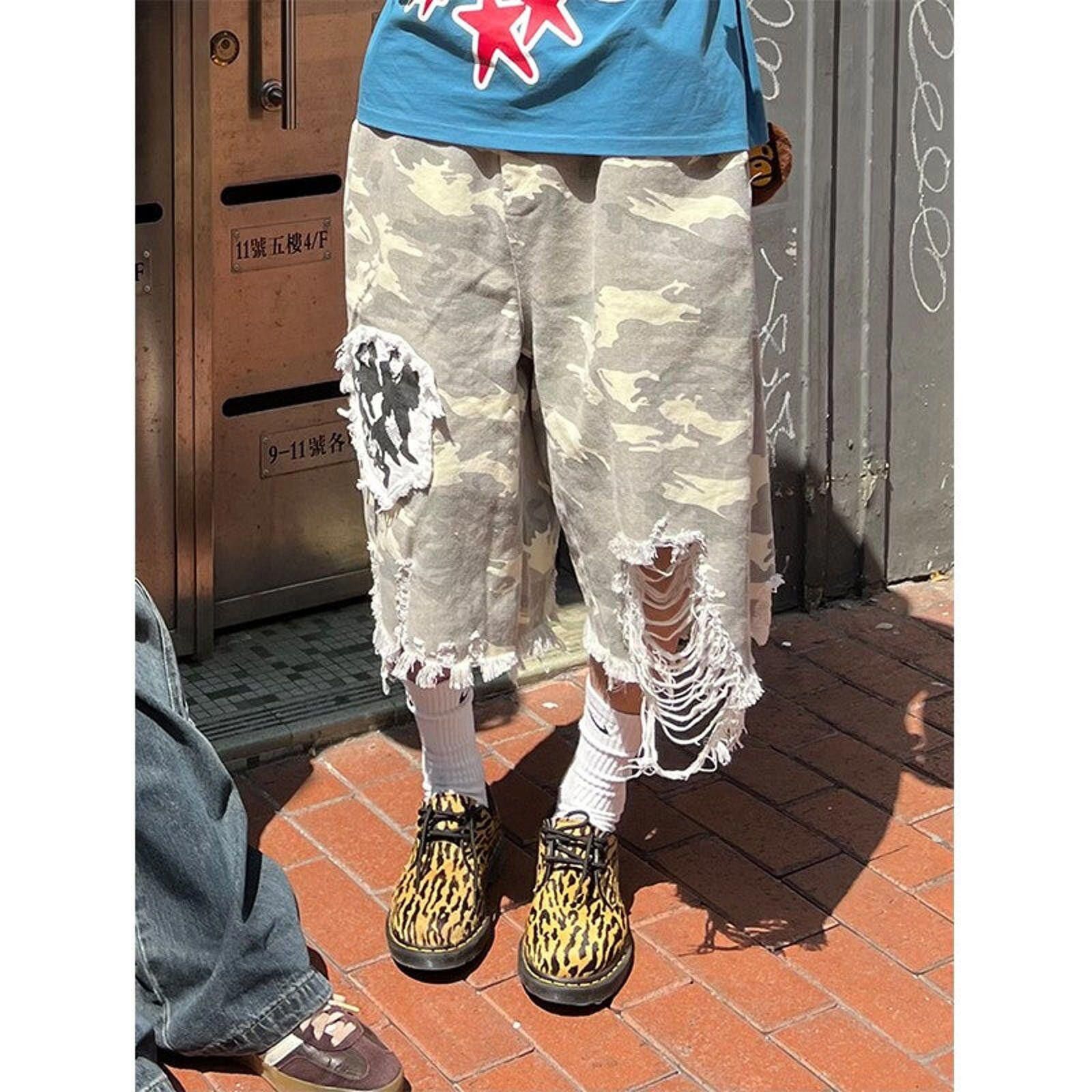 Other Oversized Distressed Camo Jorts, Baggy Ripped Shorts Size US 32 / EU 48 - 2 Thumbnail