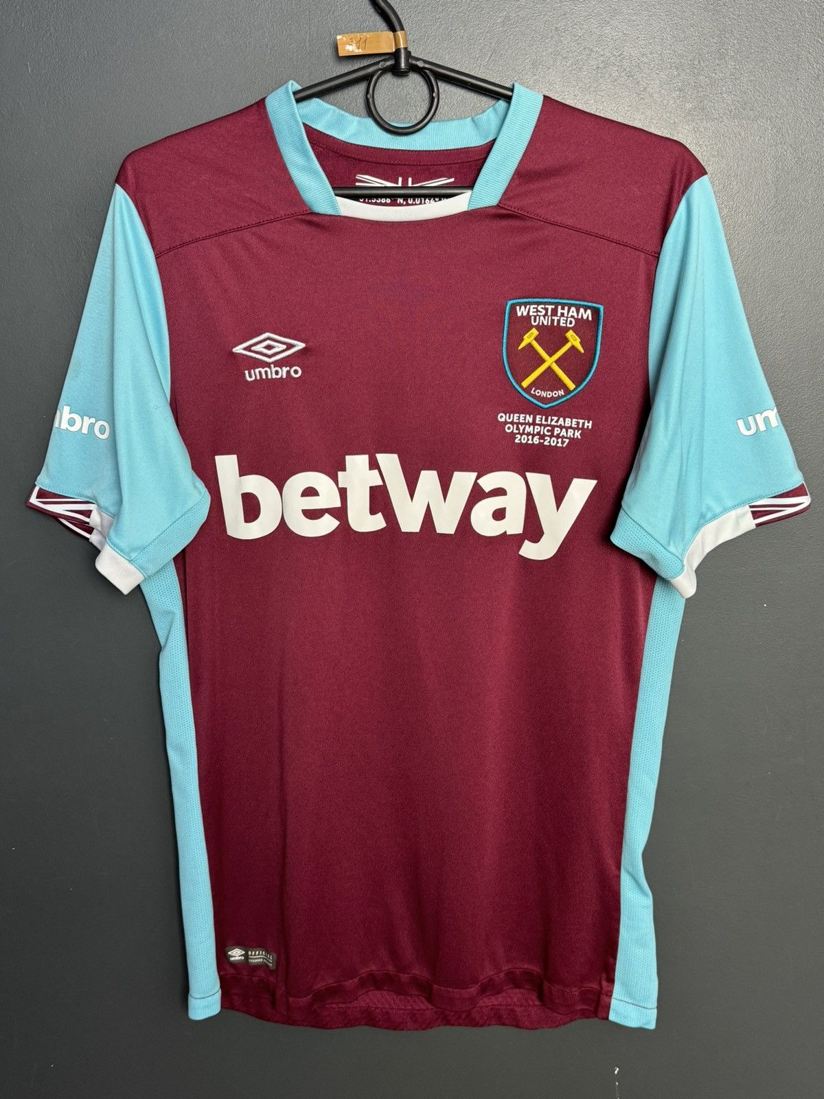 Umbro West Ham United 16/17 Home Football Jersey Size US S / EU 44-46 / 1 - 1 Thumbnail