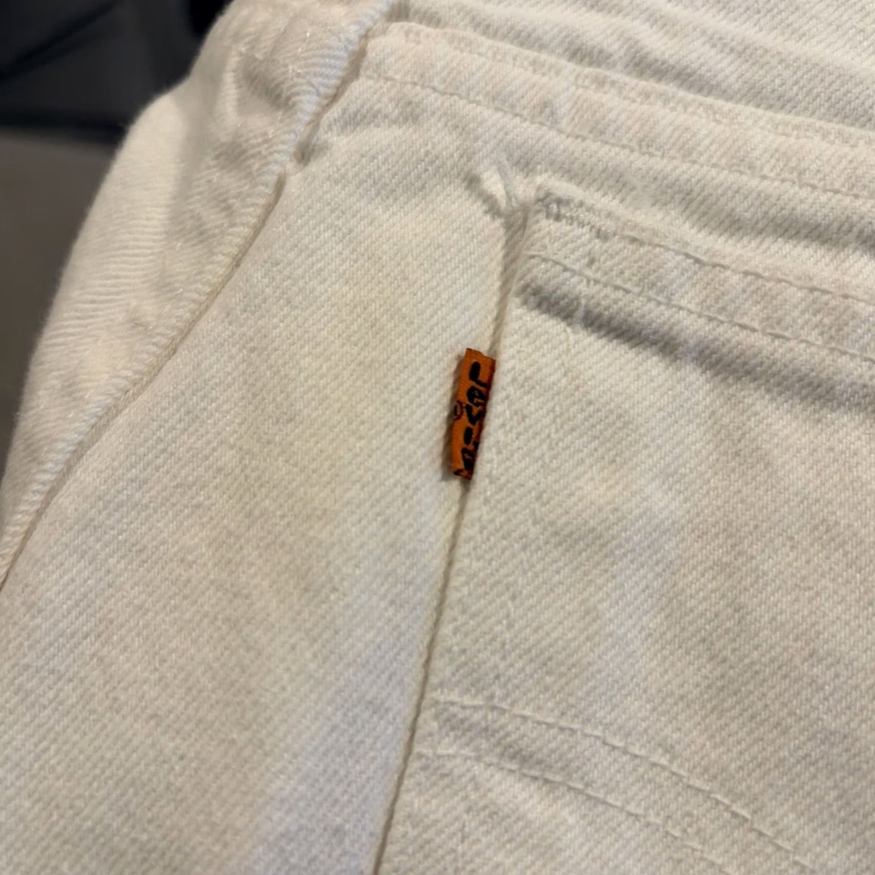 Levi's VINTAGE Levi's 575 Orange Tab White Denim Shorts MADE IN USA 32 X 10 Men Size US 32 / EU 48 - 4 Thumbnail