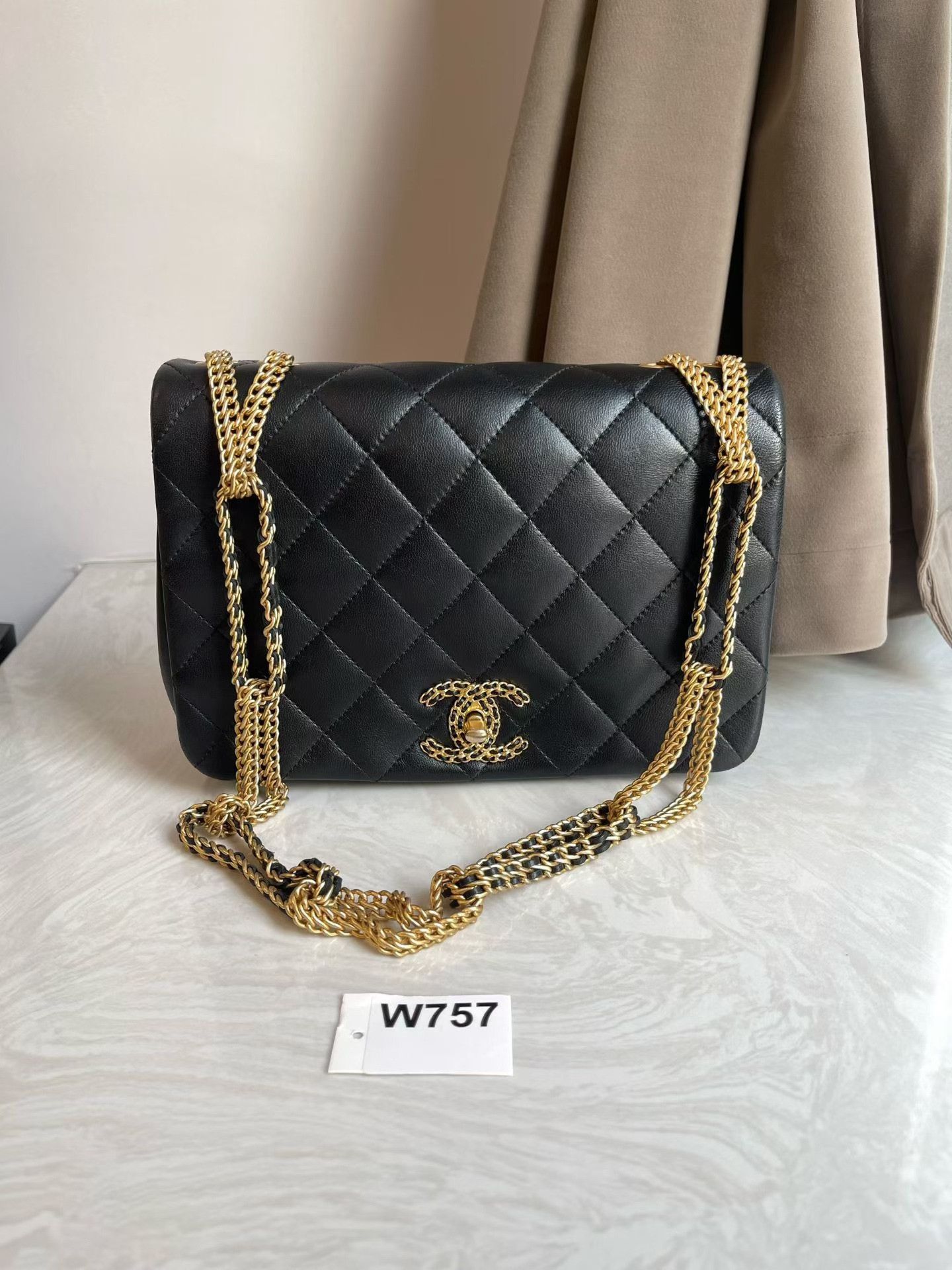Chanel Pre-loved Bag Very good condition Size ONE SIZE - 1 Thumbnail