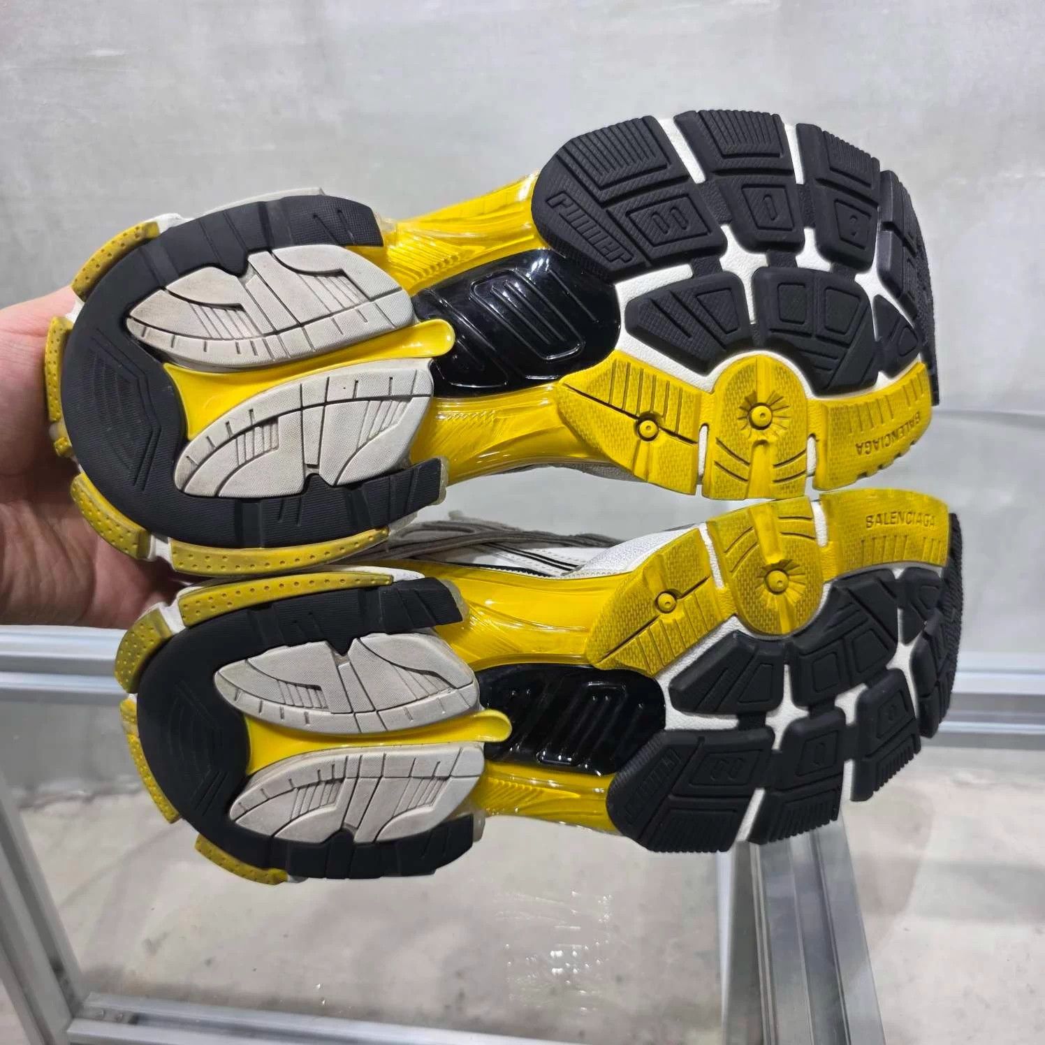 Balenciaga Balenciaga BLCG Runner White/Yellow 37 YH26163 Size US 7 / IT 37 - 7 Thumbnail