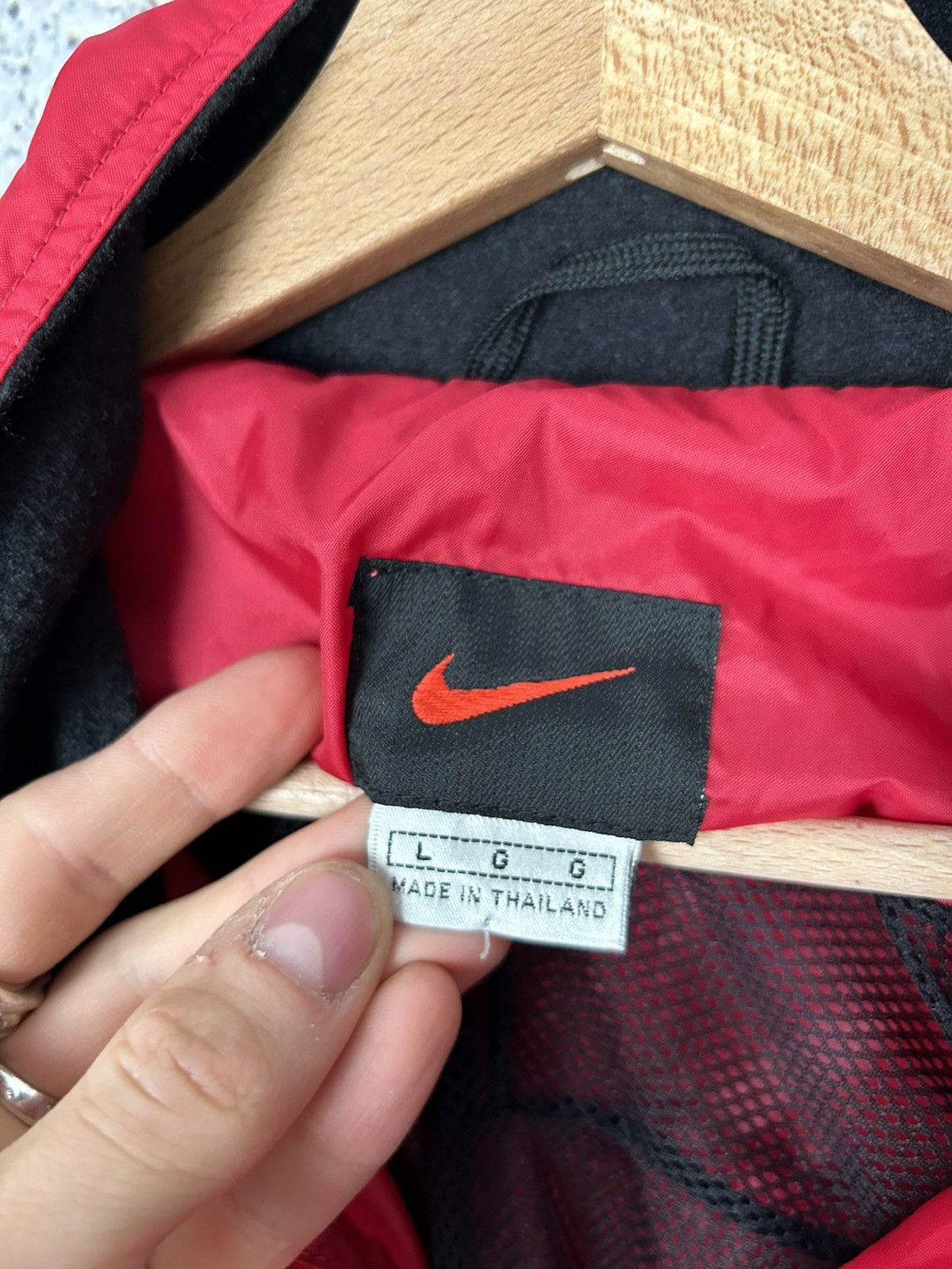 Nike Vintage Nike 90s Light Nylon Jacket Gorpcore Drill Hype Size US L / EU 52-54 / 3 - 5 Thumbnail