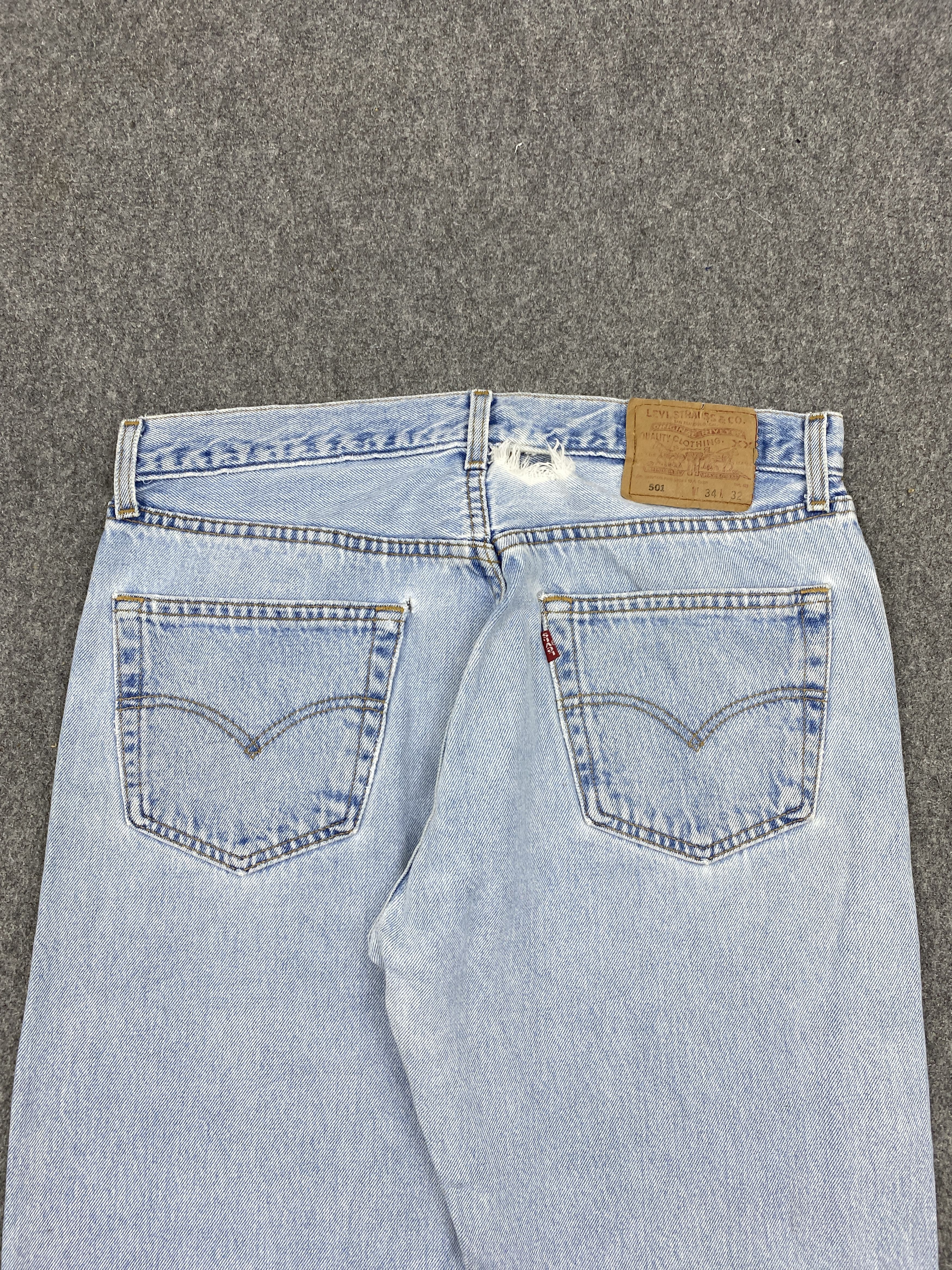 Levi's 90s Vintage Levis 501 Light WashnJeans DP2839 Size US 32 / EU 48 - 4 Thumbnail
