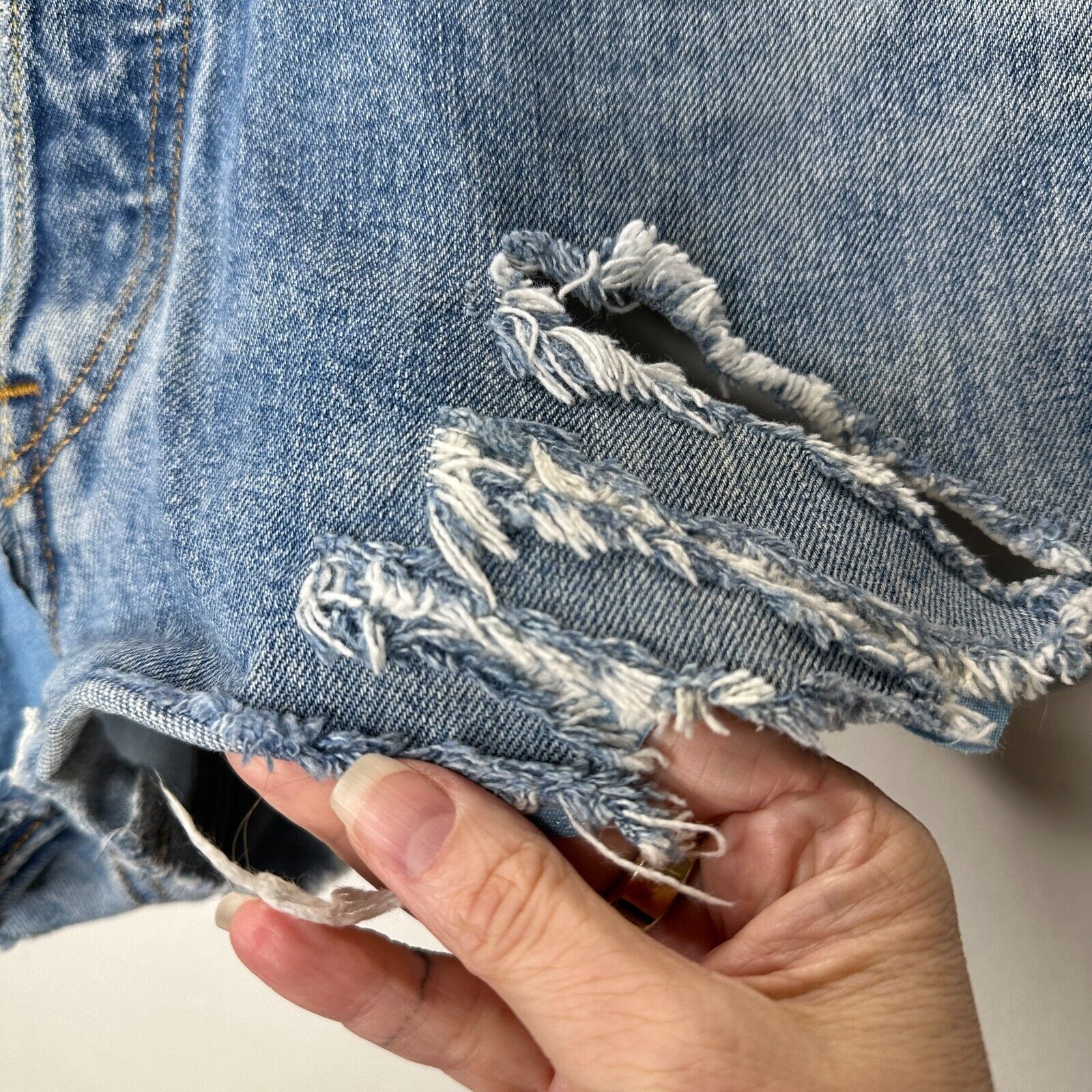 Levi's Levis 501 Med Blue Wash Button Fly Distress Raw Hem Short 34 Size 34" / US 12 / IT 48 - 3 Thumbnail