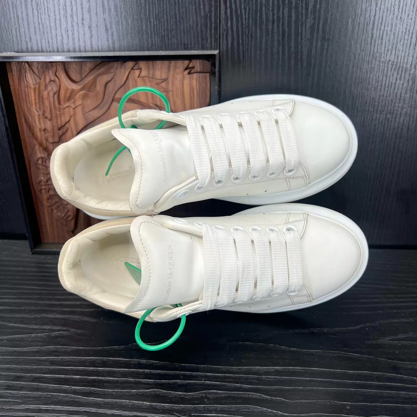 Alexander McQueen McQueen white & pink suede shoes 35.5 original box Size US 5 / IT 35 - 5 Thumbnail