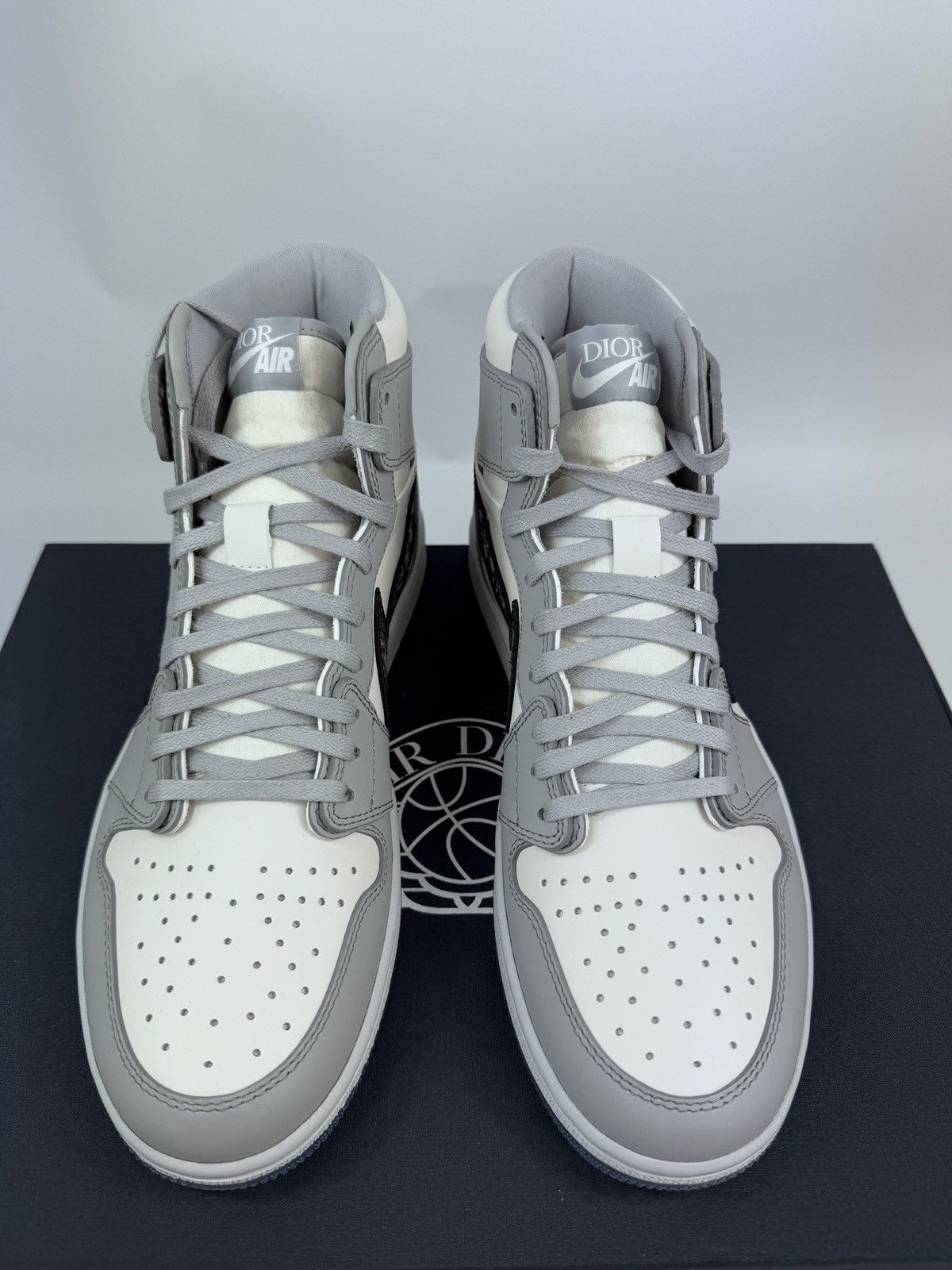 AIR DIOR JORDAN SNEAKERS