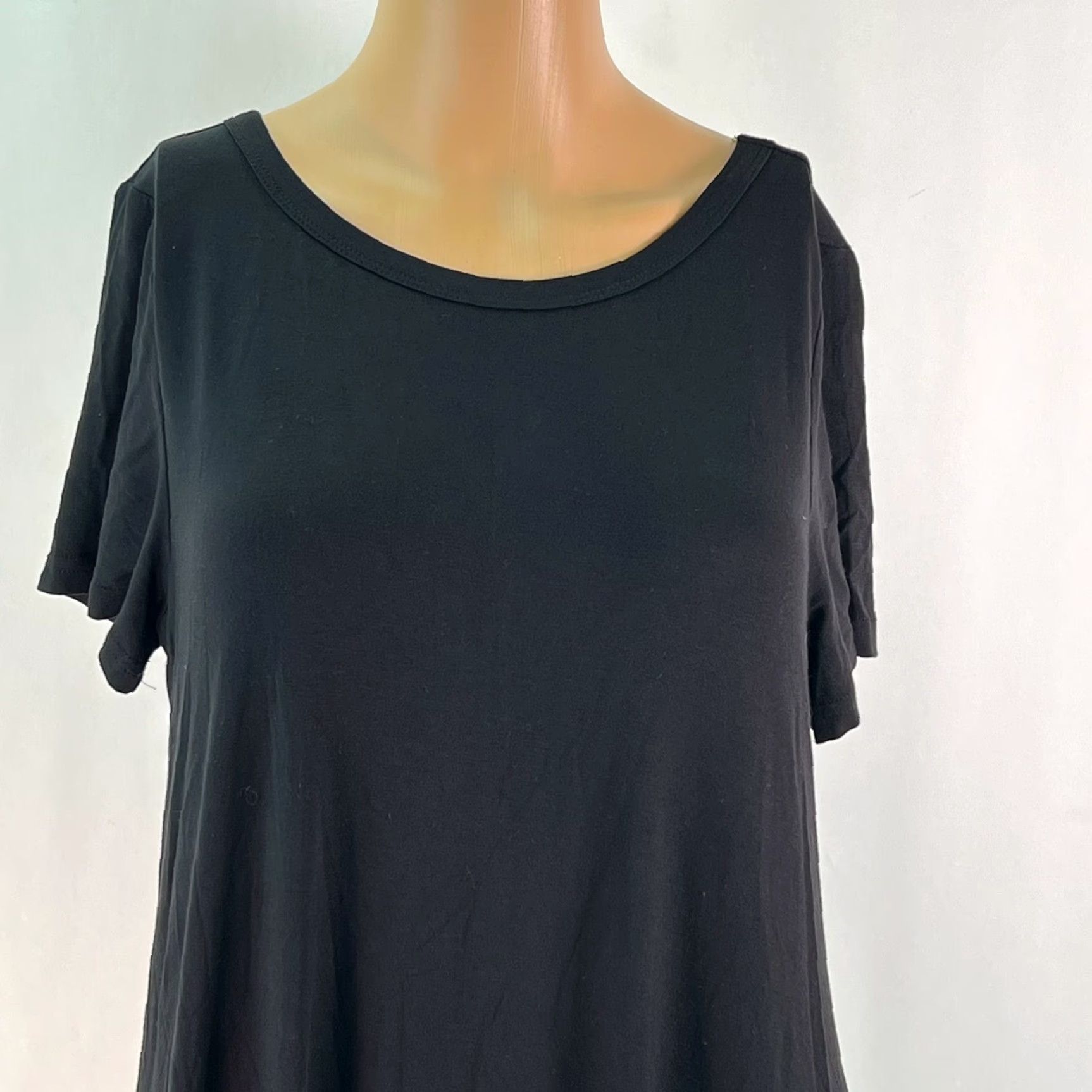 Vintage Korsis Black Midi Dress Shirt Women Short Sleeves Pullover Round Neck 34 in Knee Length 95% Rayon 5% Spandex Solid Casual Dress Size M / US 6-8 / IT 42-44 - 3 Thumbnail