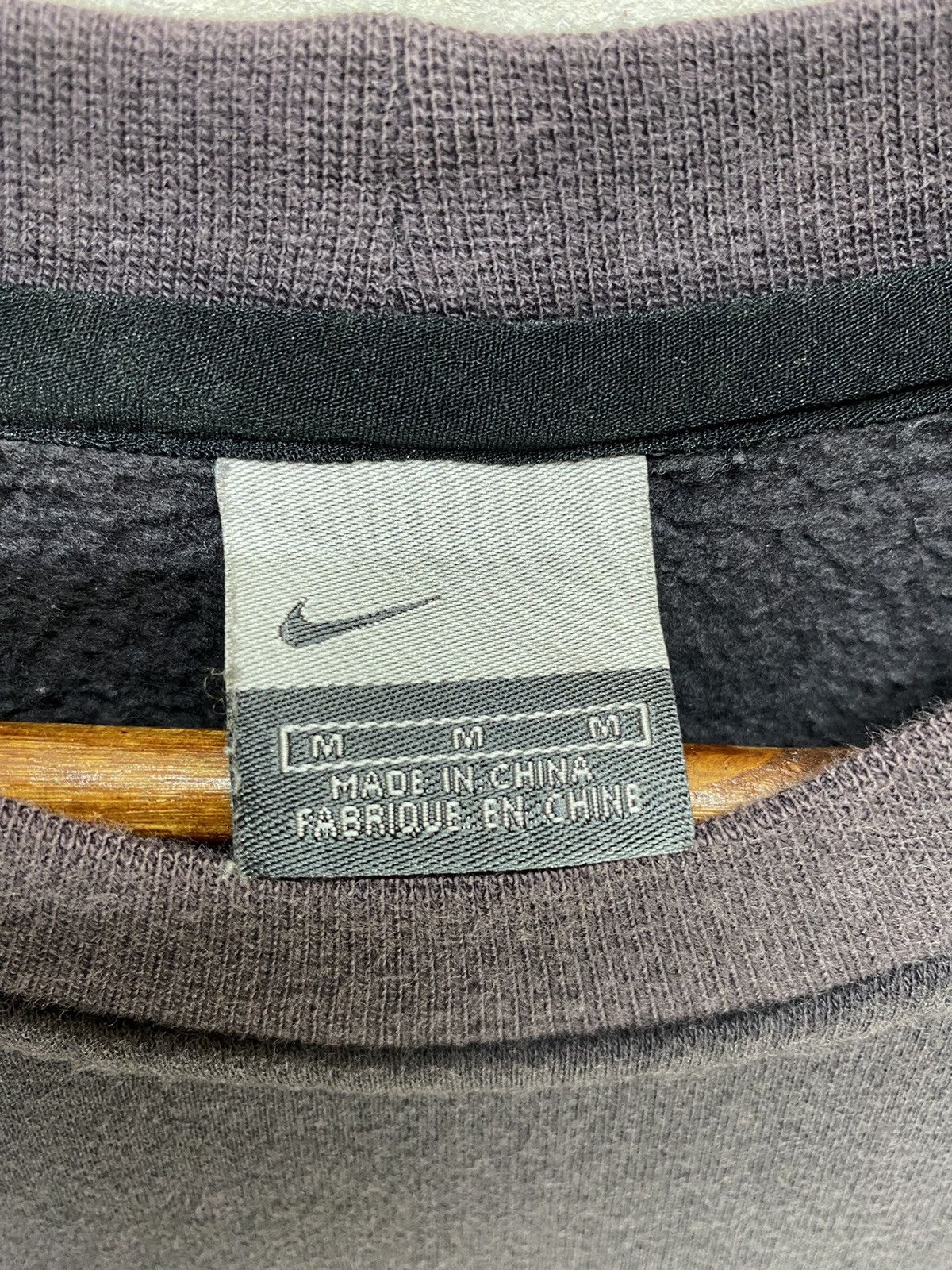 Nike Vintage Nike Swoosh Sweatshirt Center Logo Crewneck Size M Size US M / EU 48-50 / 2 - 6 Thumbnail