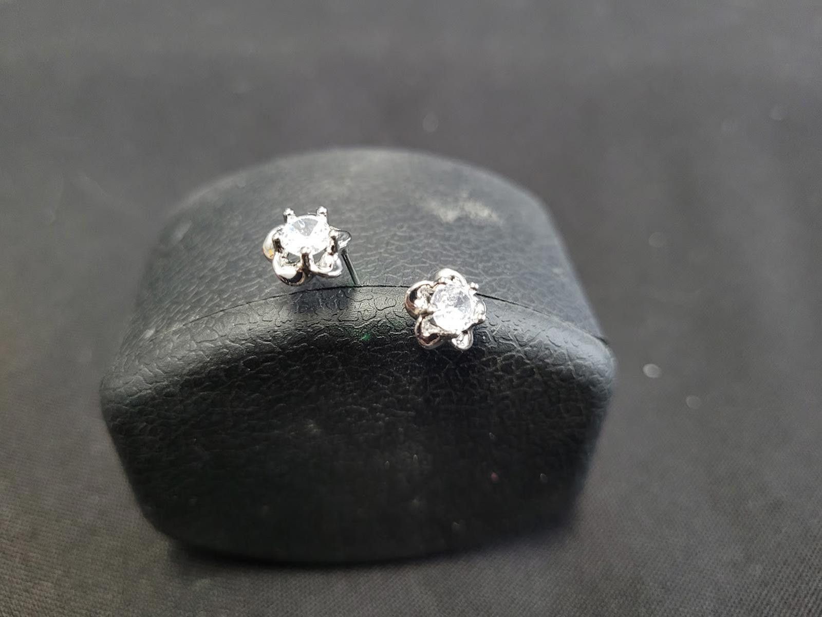 The Unbranded Brand Elegant Silver Tone Crystal Stud Earrings Sparkle & Shine Size ONE SIZE - 1 Thumbnail