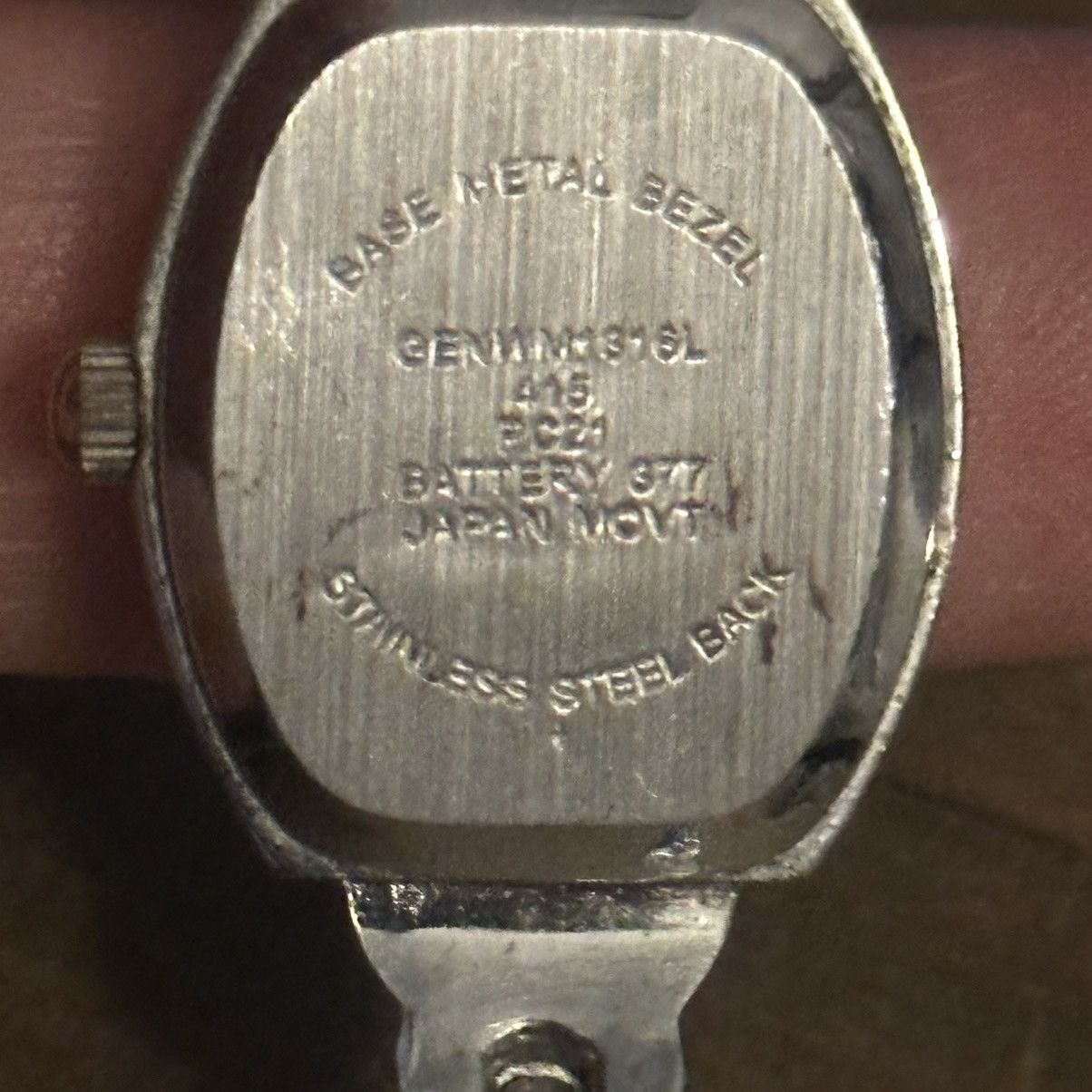 Vintage Vintage silver tone hugs & kisses watch Size ONE SIZE - 6 Thumbnail