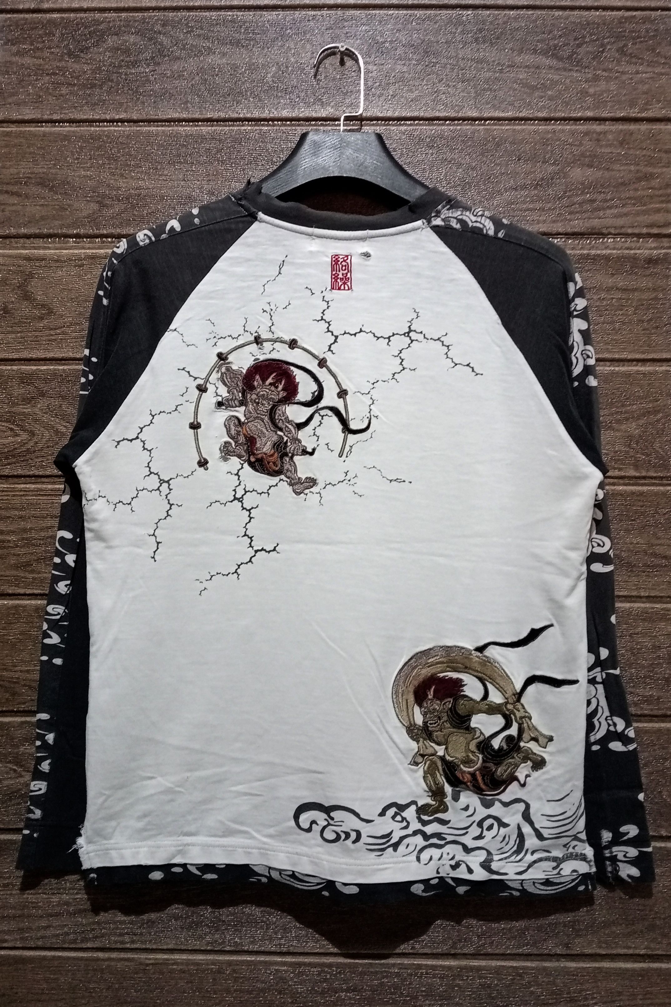 Japanese Brand Vintage Karakuri Distressed Embroidery Sukajan L/S Tshirt Size US M / EU 48-50 / 2 - 14 Thumbnail