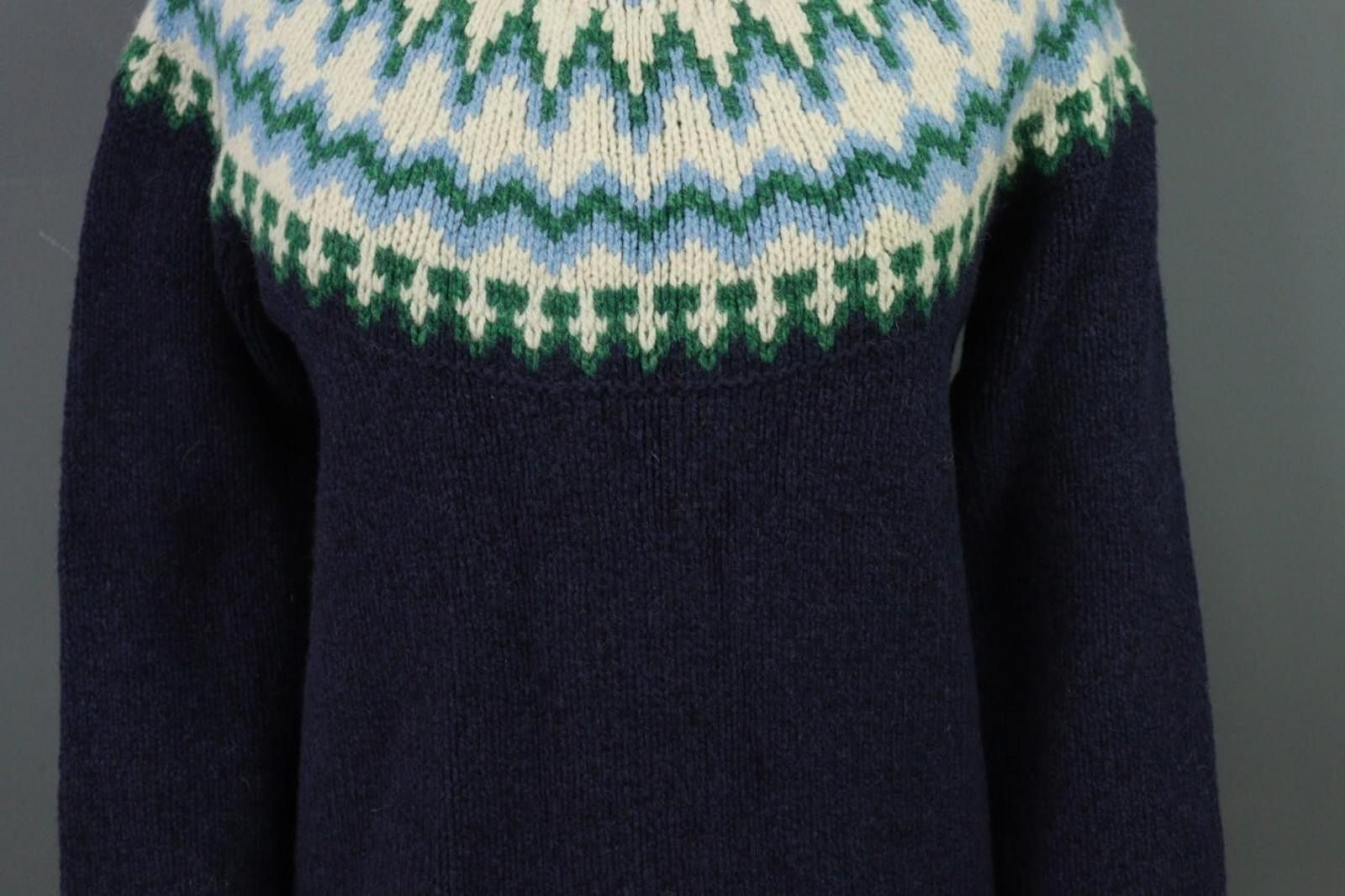 L.L. Bean L.L.Bean Navy Geometric 100% Wool Crew Neck Sweater Size M Size M / US 6-8 / IT 42-44 - 4 Thumbnail