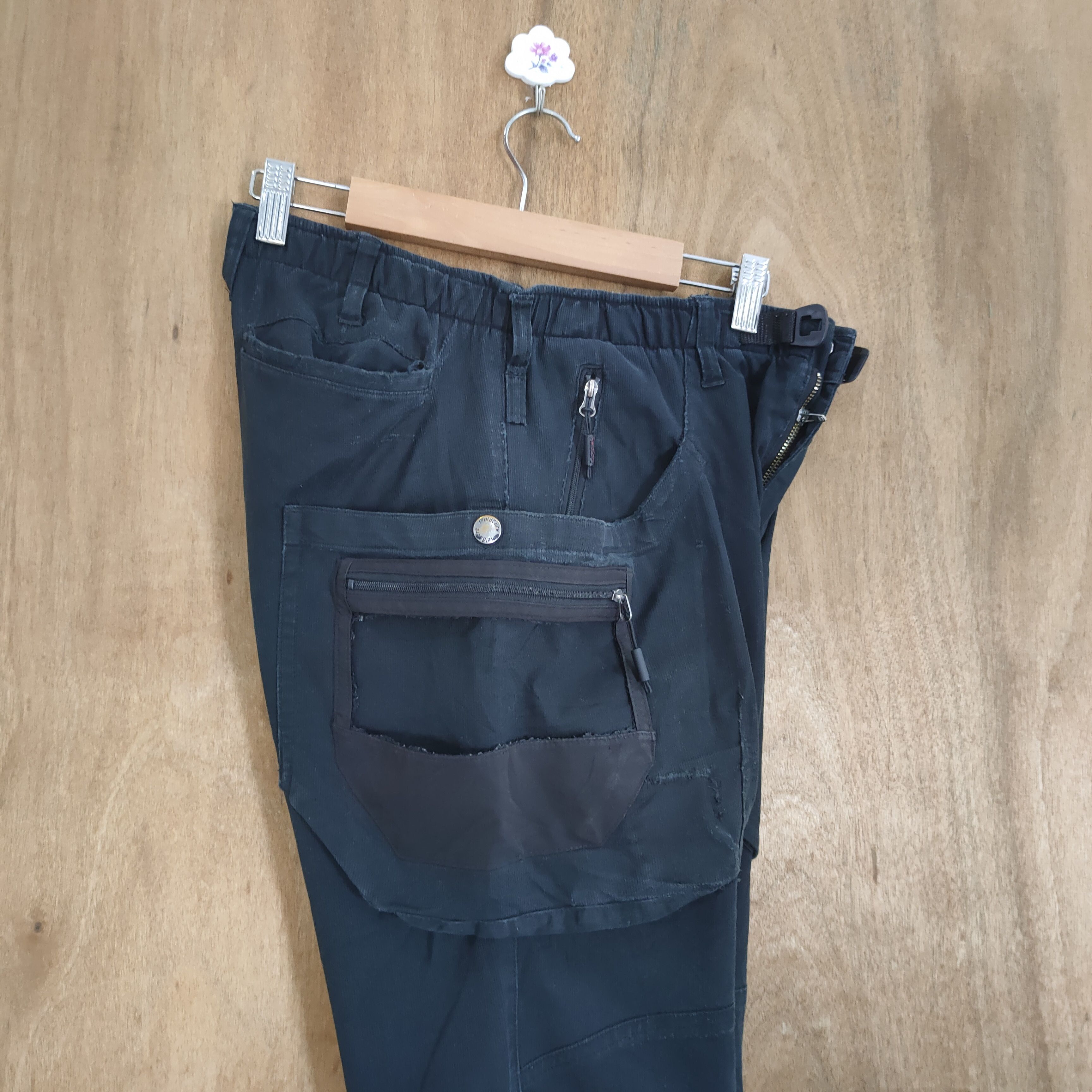 Japanese Brand VINTAGE JAPANESE BRAND BLACK DISTRESSED CARGO PANTS Size US 29 - 12 Thumbnail