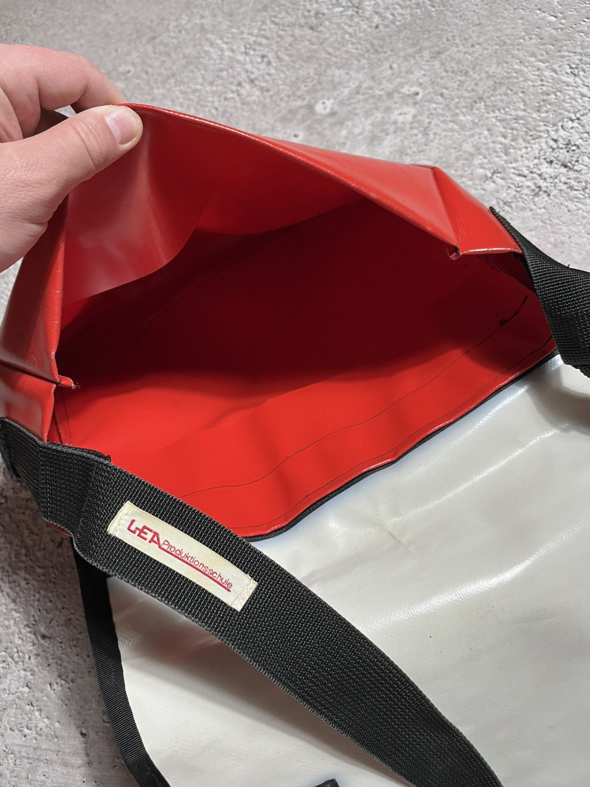 Japanese Brand × Vintage Messenger Bag in FREITAG Style Upcycled Tarpaulin Material Size ONE SIZE - 7 Thumbnail
