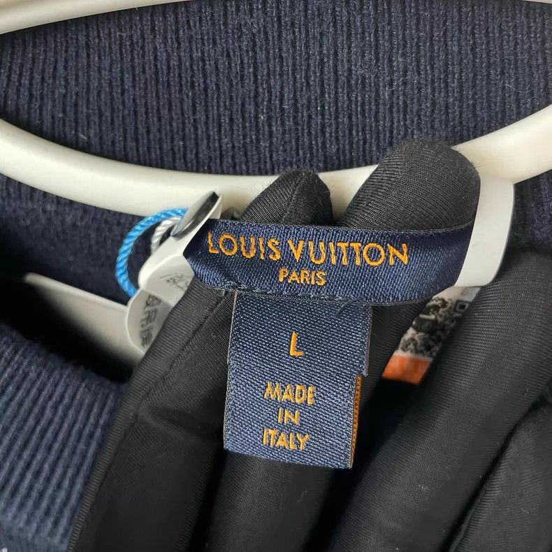 Louis Vuitton Louis Vuitton Blue and black contrast print print striped Size US L / EU 52-54 / 3 - 7 Thumbnail
