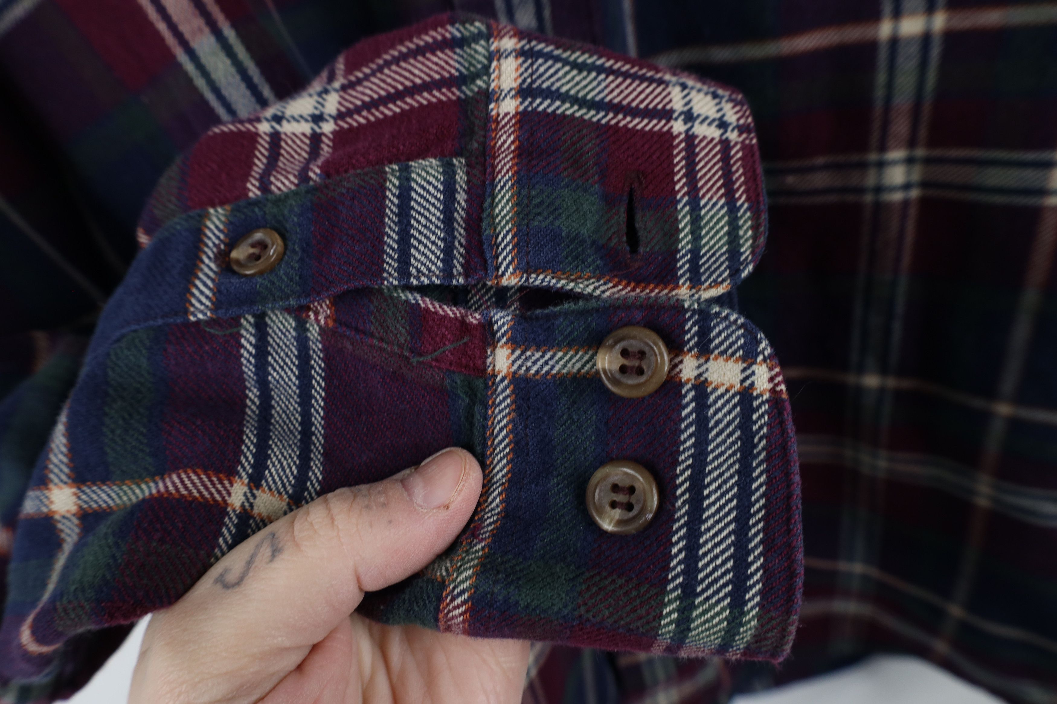 Guess × Vintage Vintage 90s Guess Spell Out Crest Flannel Button Shirt Plaid Size US L / EU 52-54 / 3 - 9 Thumbnail