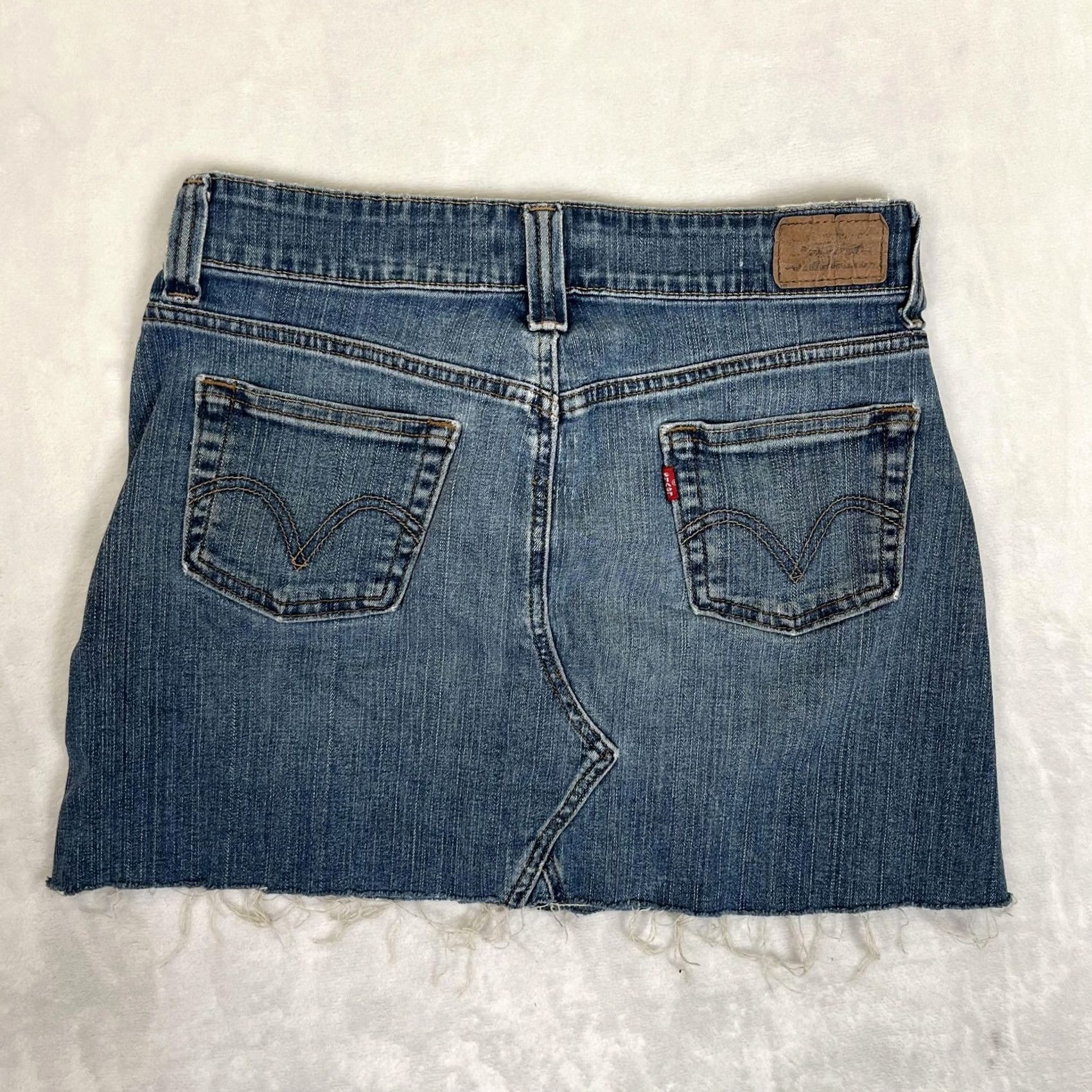 Levi's VINTAGE Levi's Skirt Womens 4 Blue Denim Raw Hem Mini Stretch 5 Pocket Casual Jeans Y2K Size 27" / US 4 / IT 40 - 7 Thumbnail