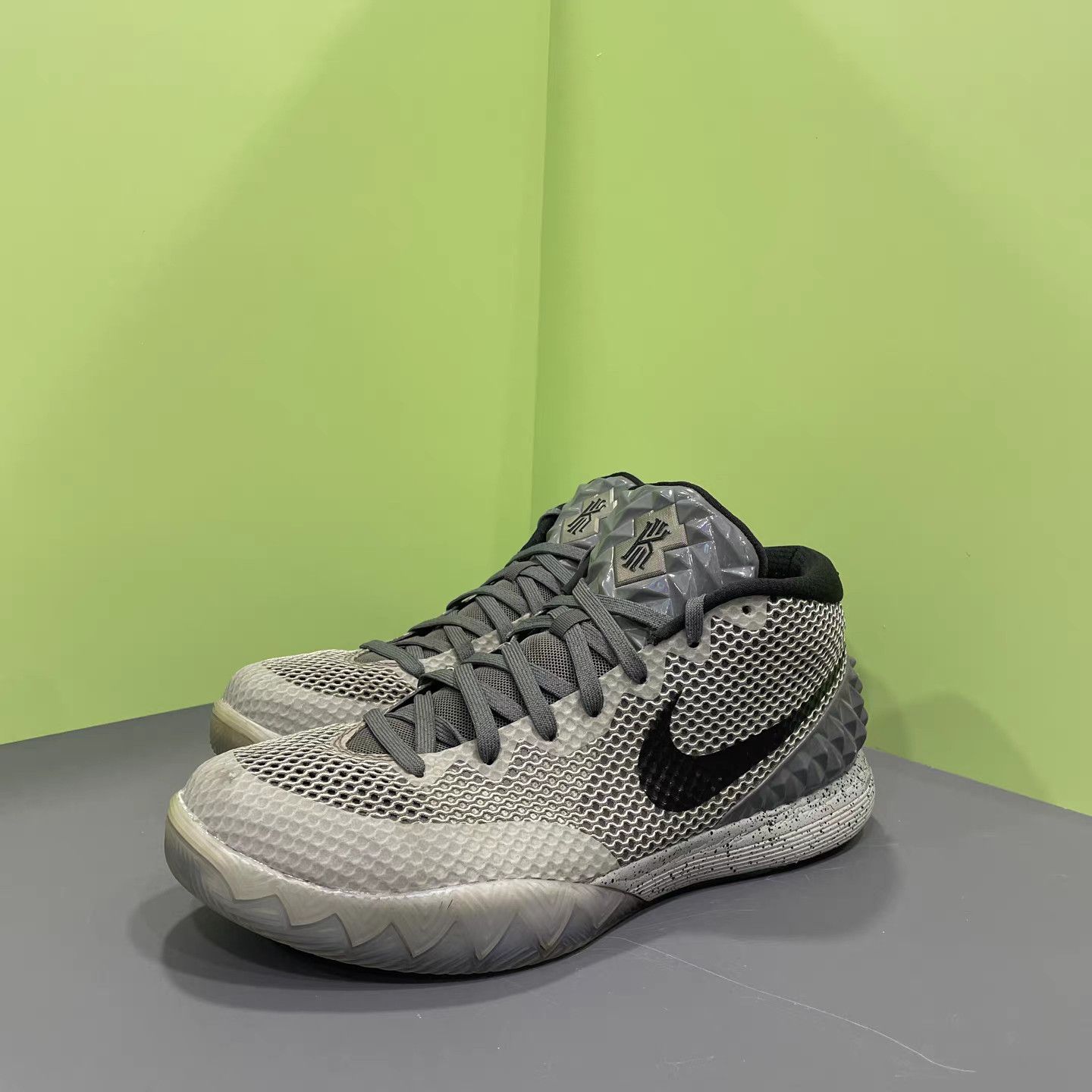 Nike Nike Kyrie 1 Basketball Shoes K15 Size US 12 / EU 45 - 1 Thumbnail
